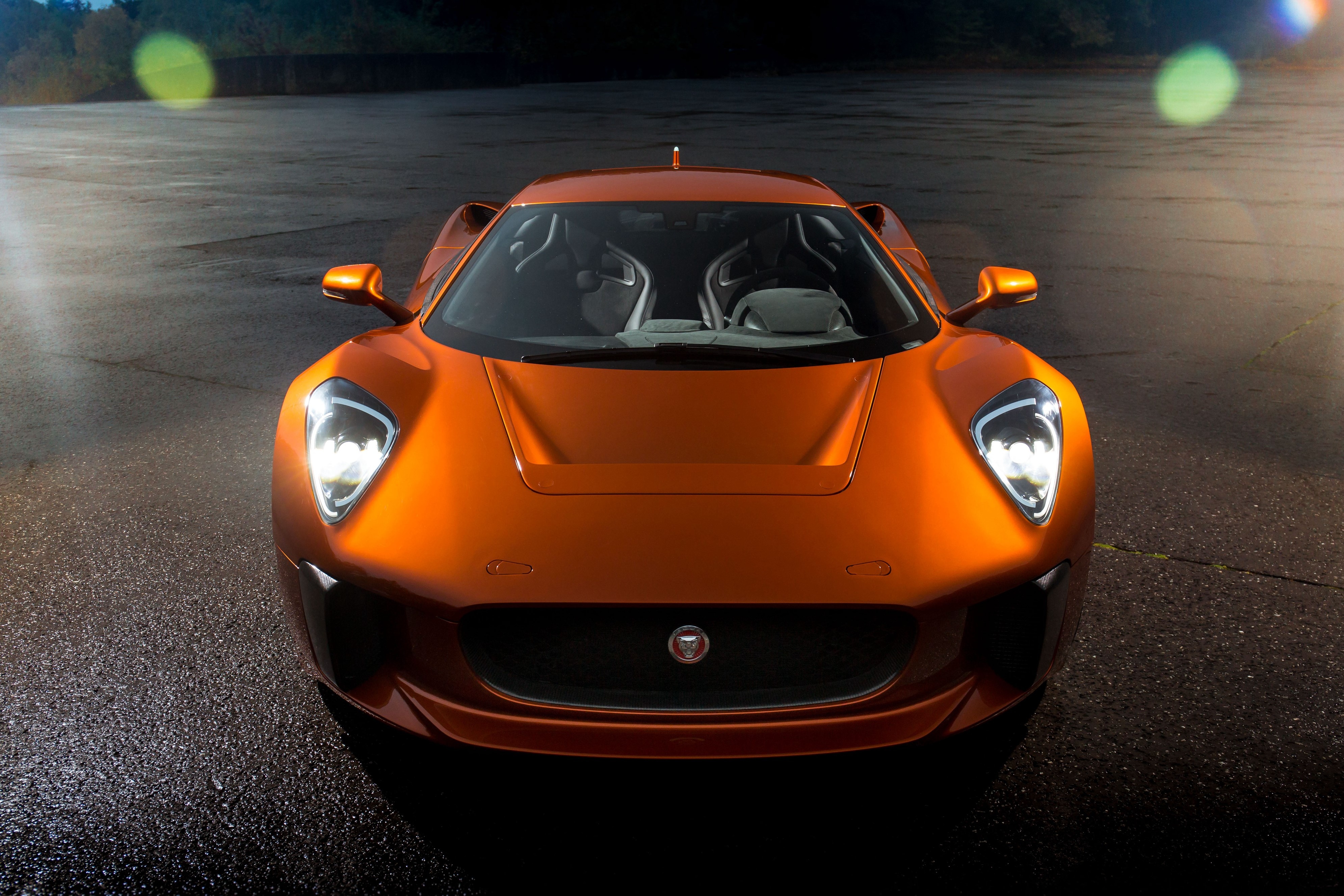 Jaguar C-X75 cua James Bond anh 4