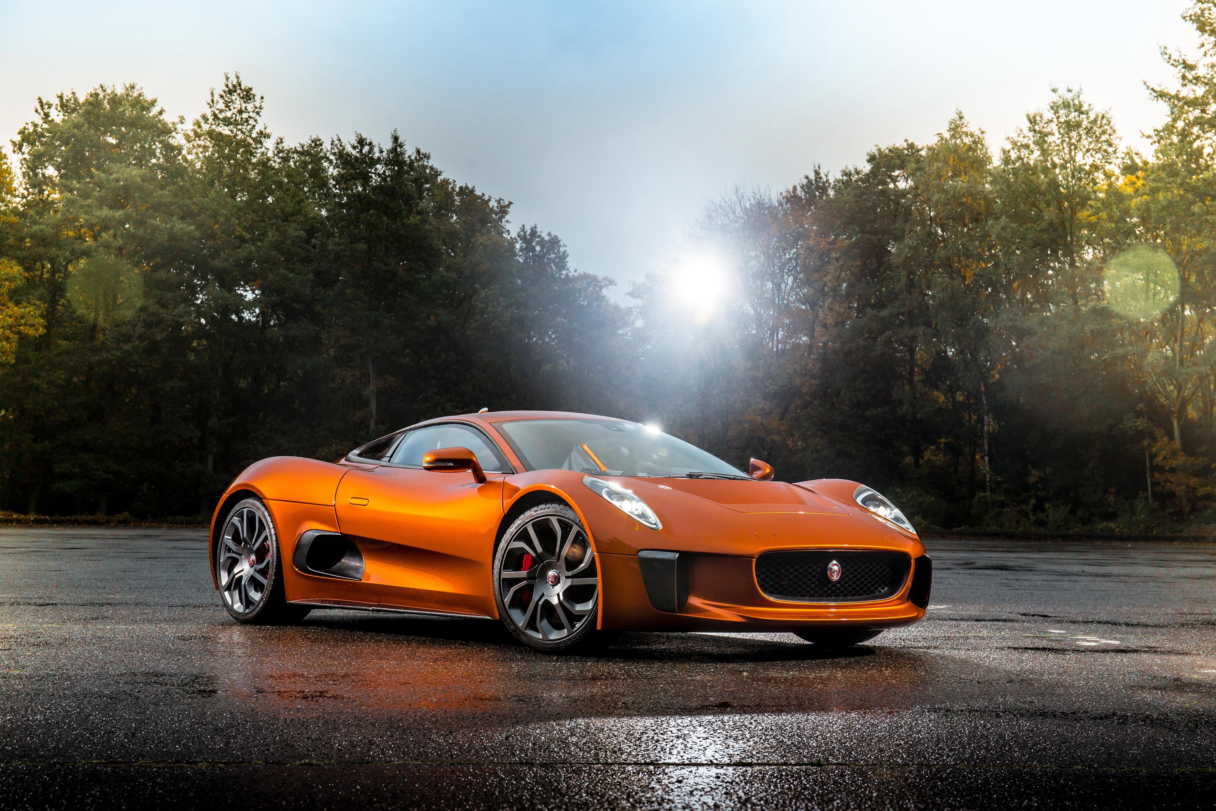 Jaguar C-X75 cua James Bond anh 5