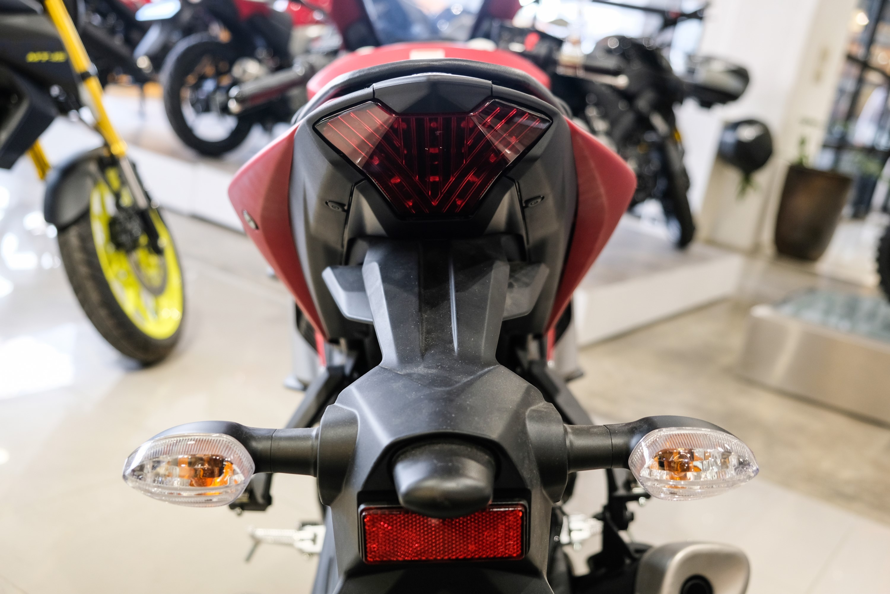 Yamaha YZF-R3 gia 120 trieu tai Philippines anh 3