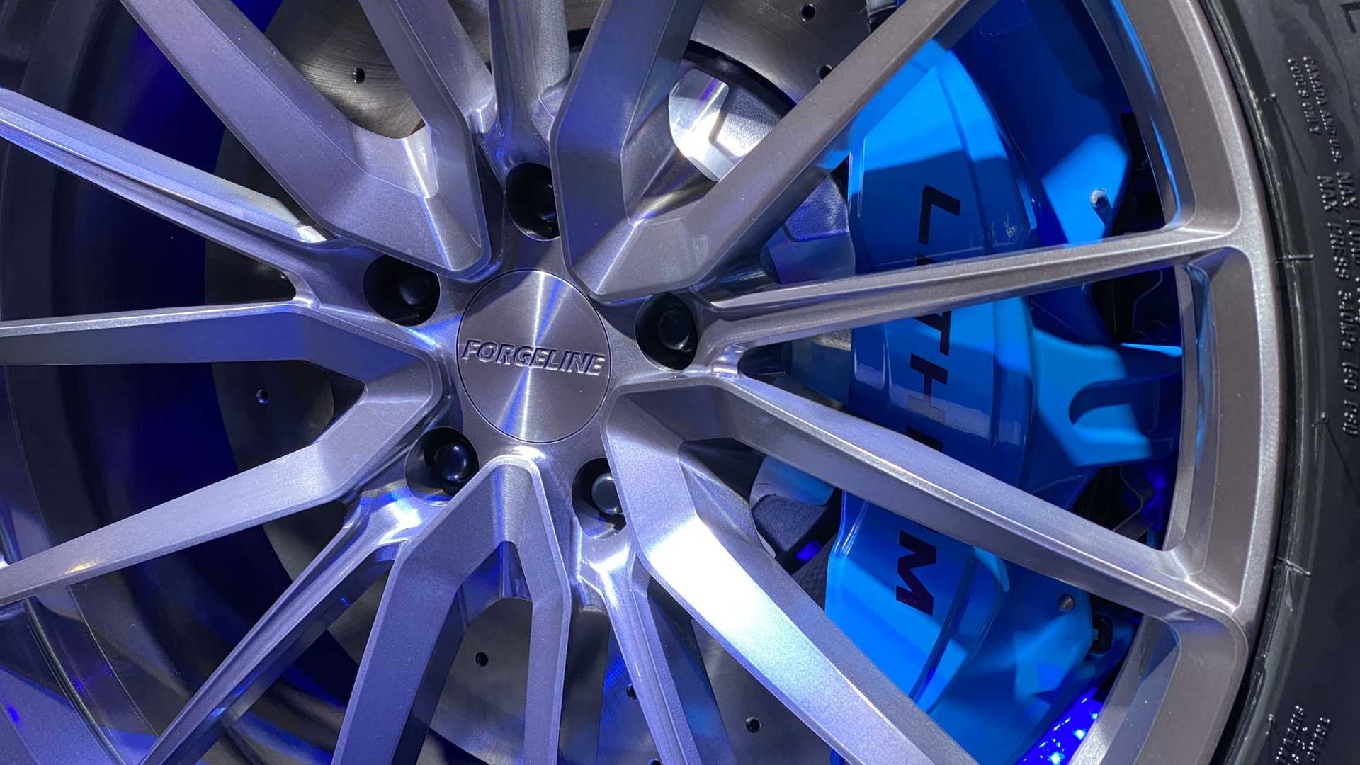 Ford Mustang chay dien anh 5