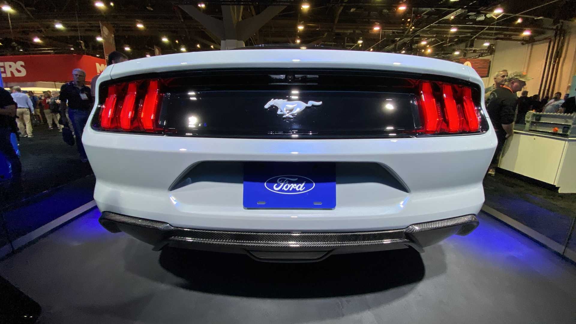 Ford Mustang chay dien anh 8