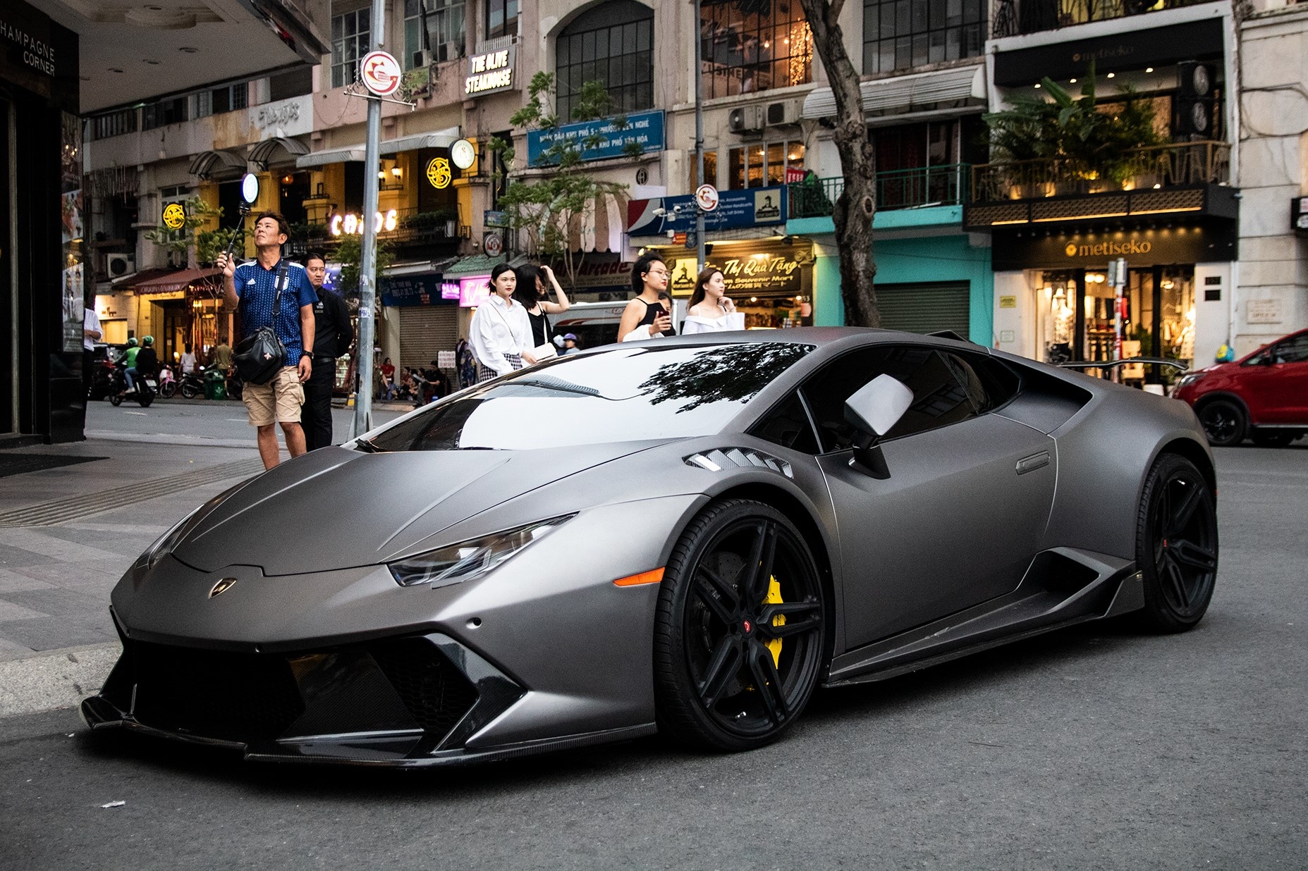 Lamborghini Huracan do phong cach Reventon anh 1