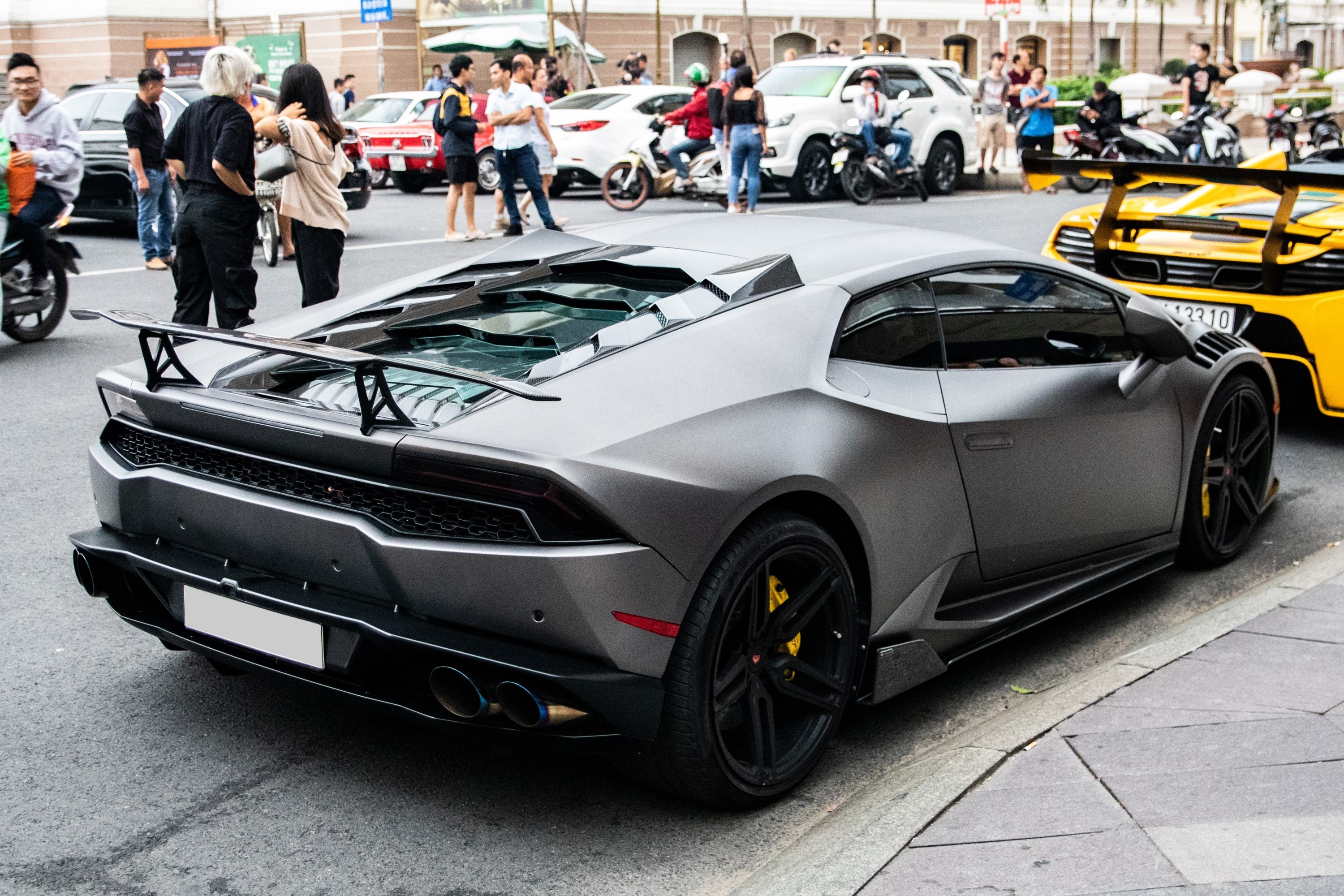 Lamborghini Huracan do phong cach Reventon anh 2
