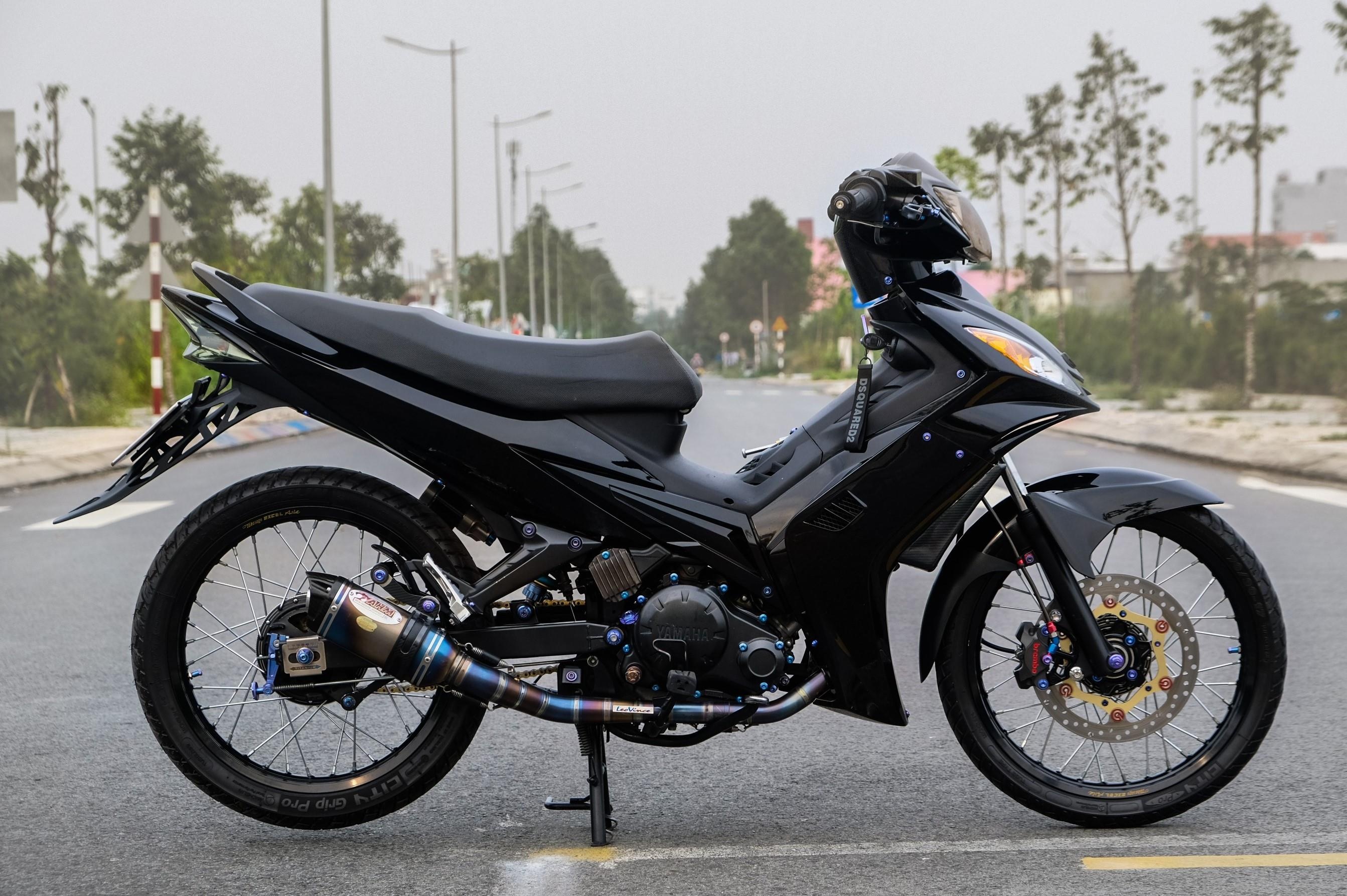 Yamaha Exciter bien hinh voi phong cach Hy Lap cua biker Can Tho hinh anh