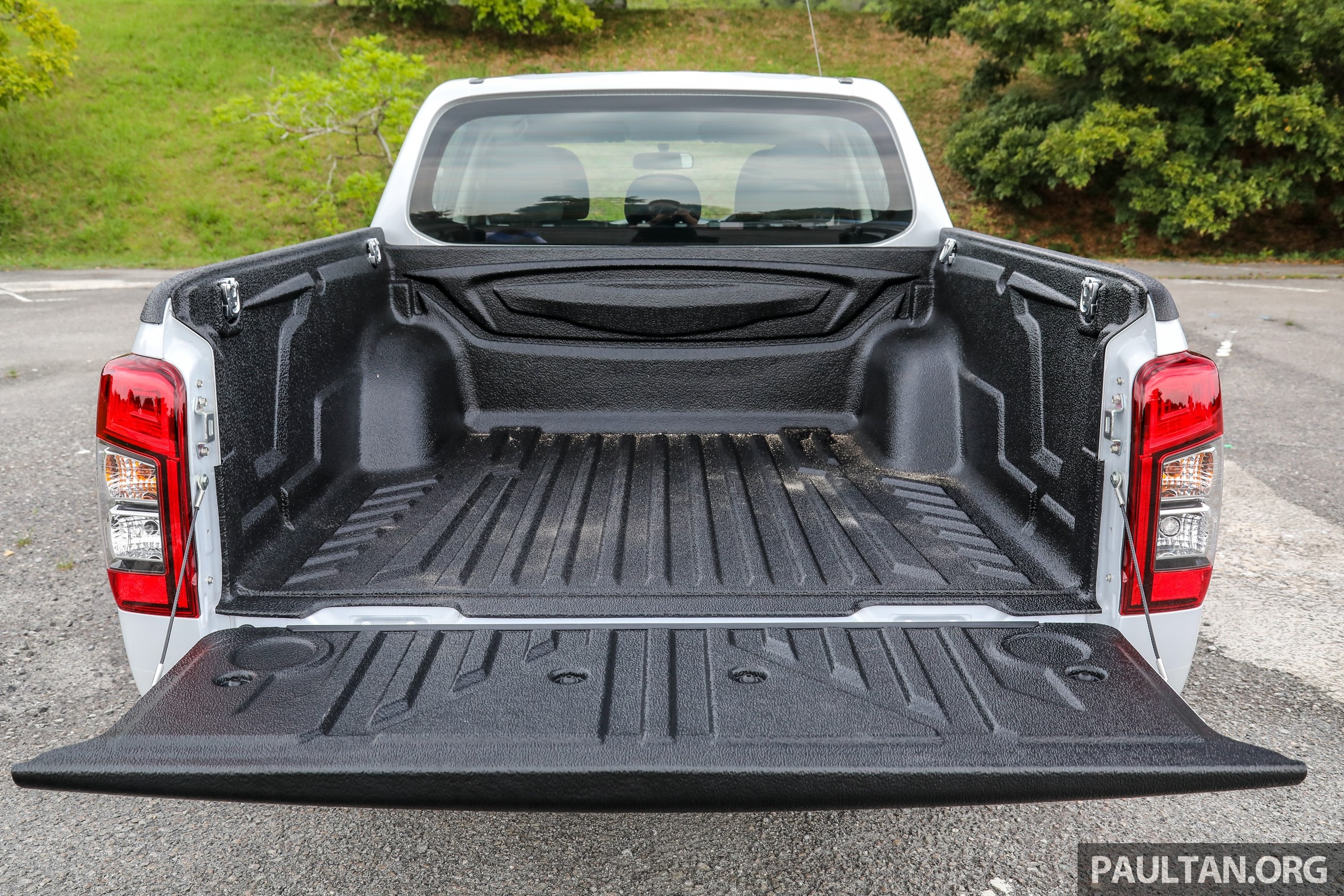 Mitsubishi ra mat Triton gam thap anh 5