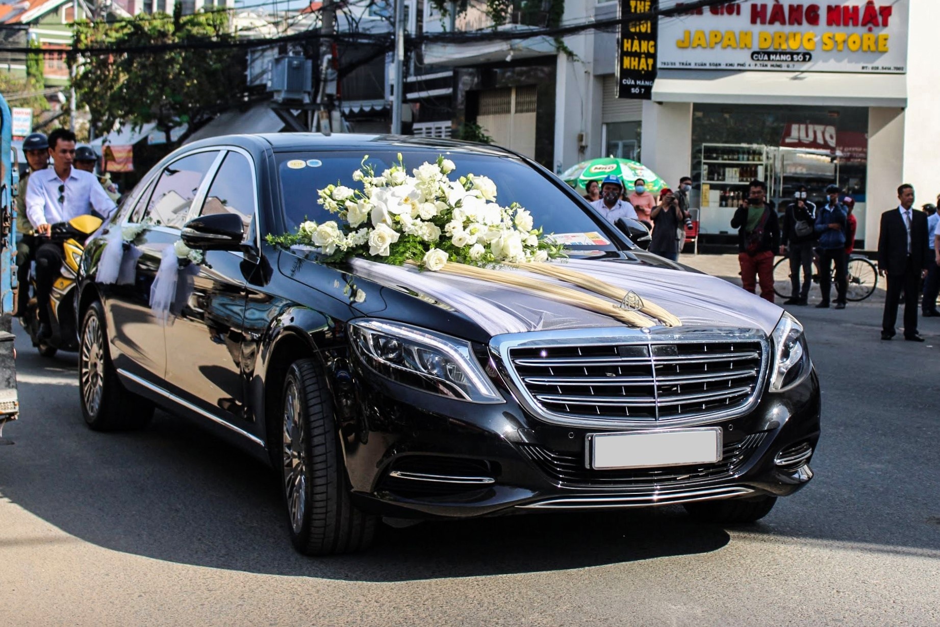 Can canh dan xe sieu sang trong le cuoi Bao Thy anh 6