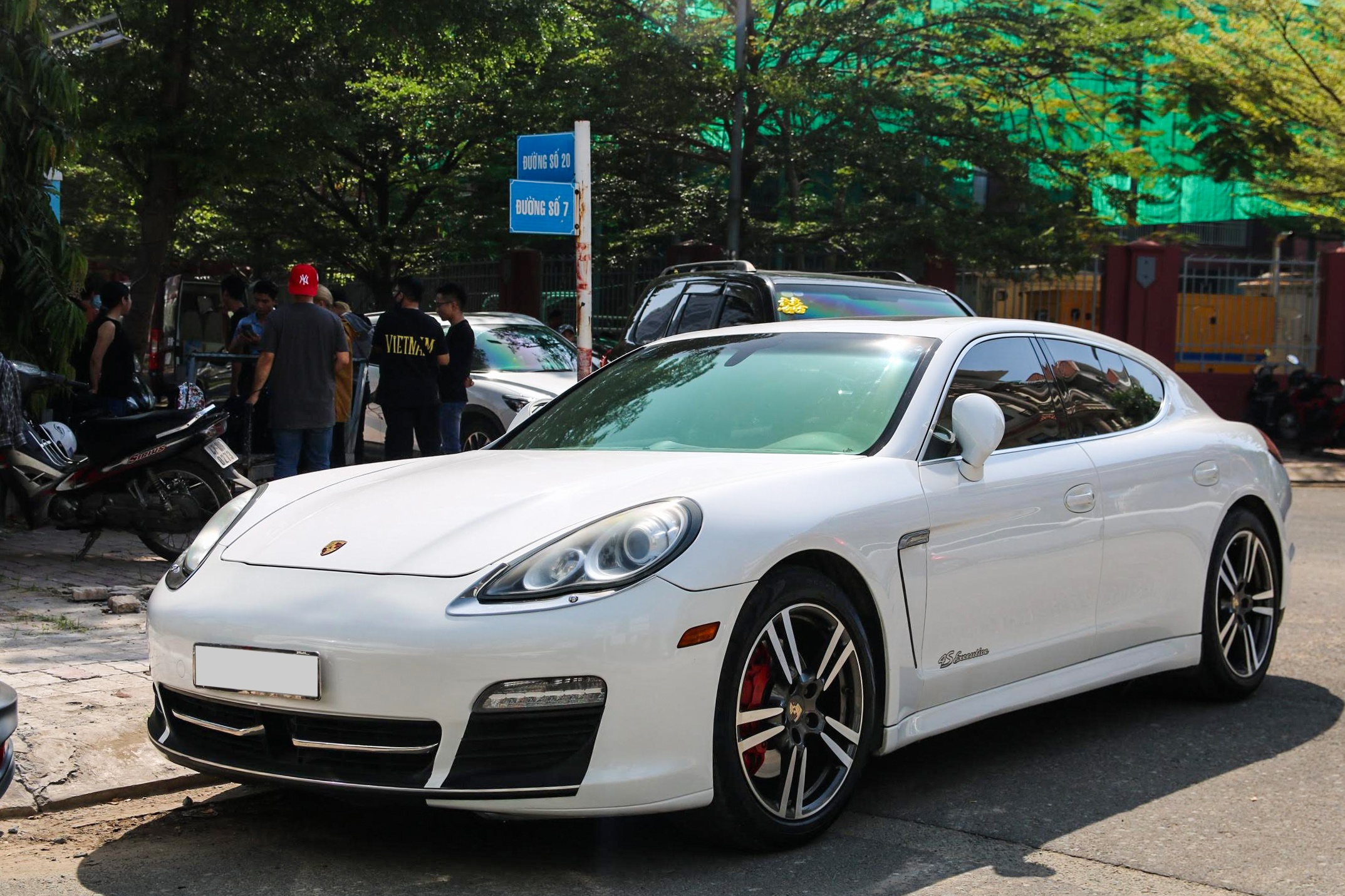 Can canh dan xe sieu sang trong le cuoi Bao Thy anh 12