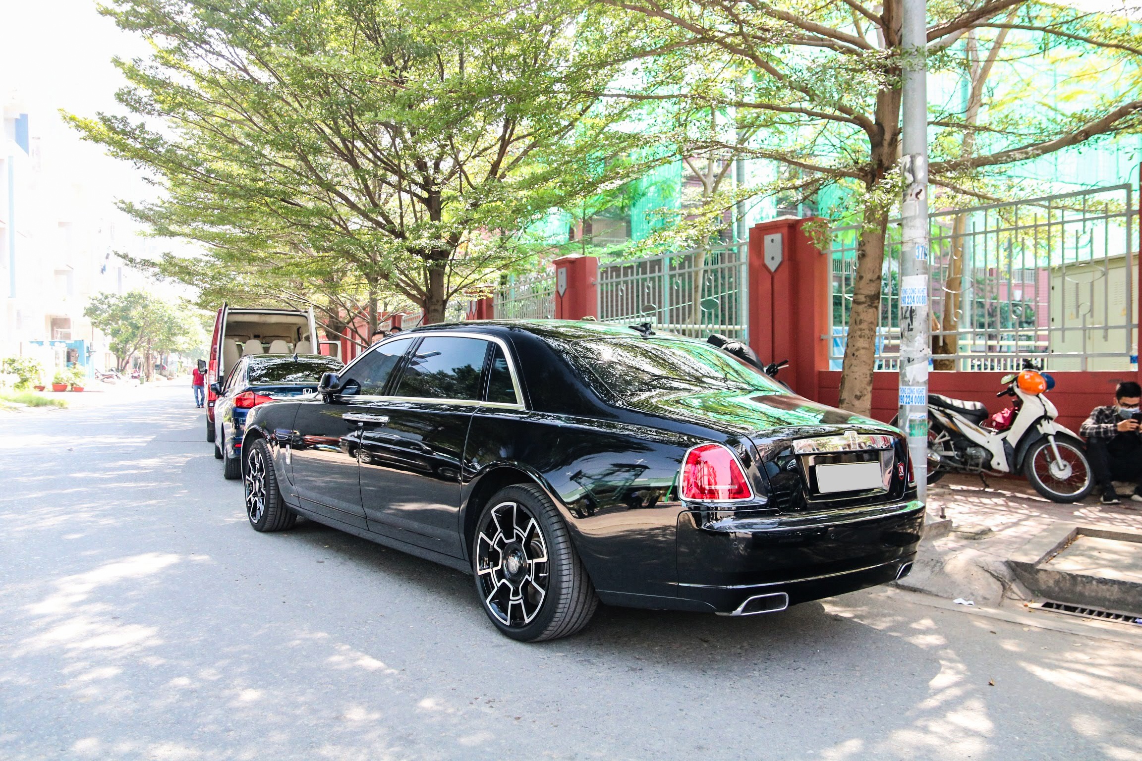 Can canh dan xe sieu sang trong le cuoi Bao Thy anh 10