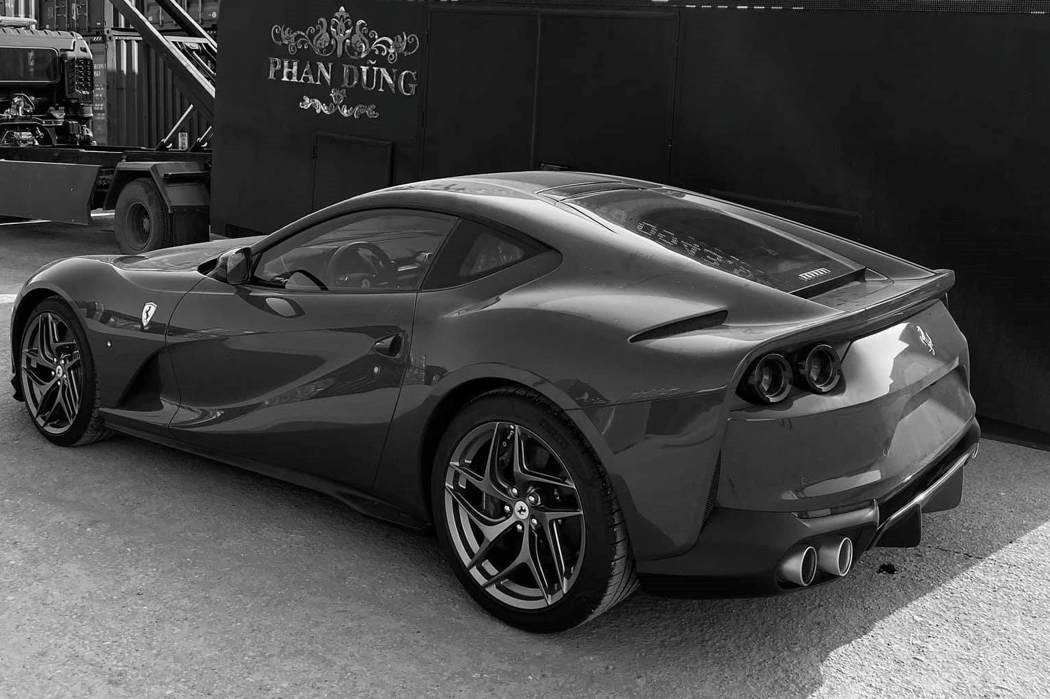 Ferrari 812 Superfast dau tien anh 1