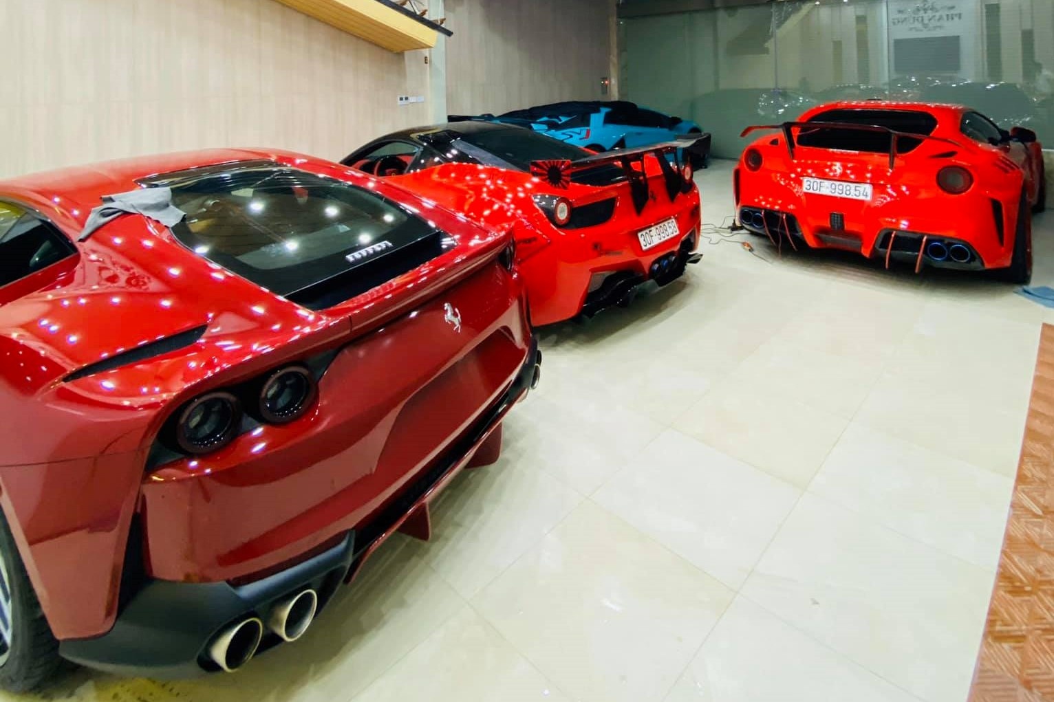 Sieu xe the thao Ferrari 812 Superfast dau tien ve Viet Nam hinh anh