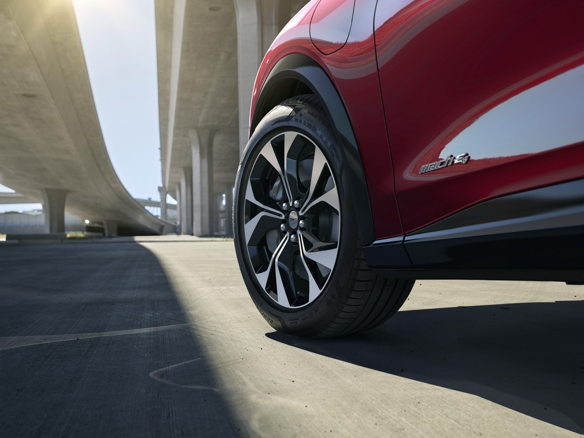 Ford Mustang Mach E SUV ra mat anh 11