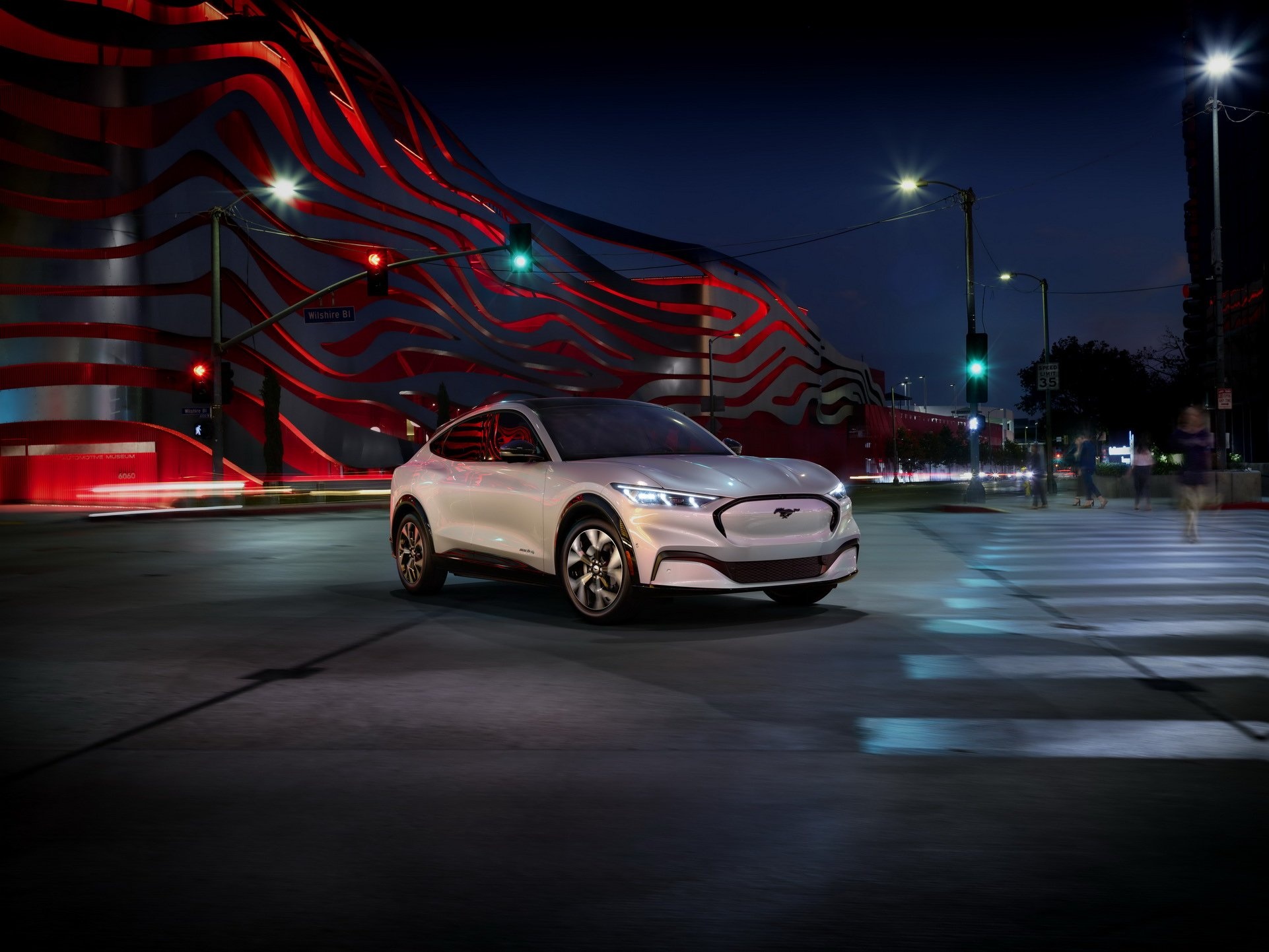 Ford Mustang Mach E SUV ra mat anh 8