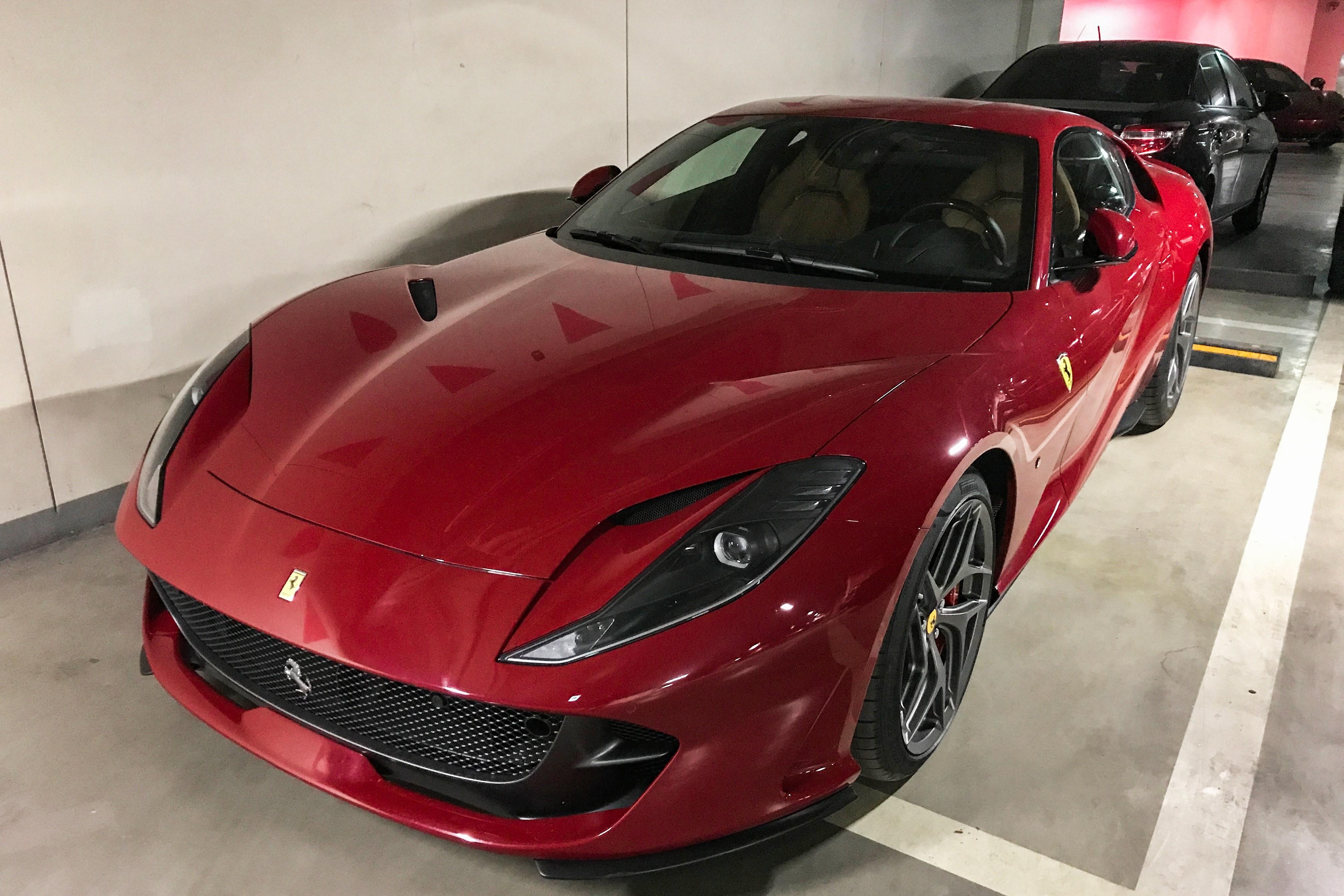 Hinh anh Ferrari 812 Superfast dau tien ve Viet Nam hinh anh
