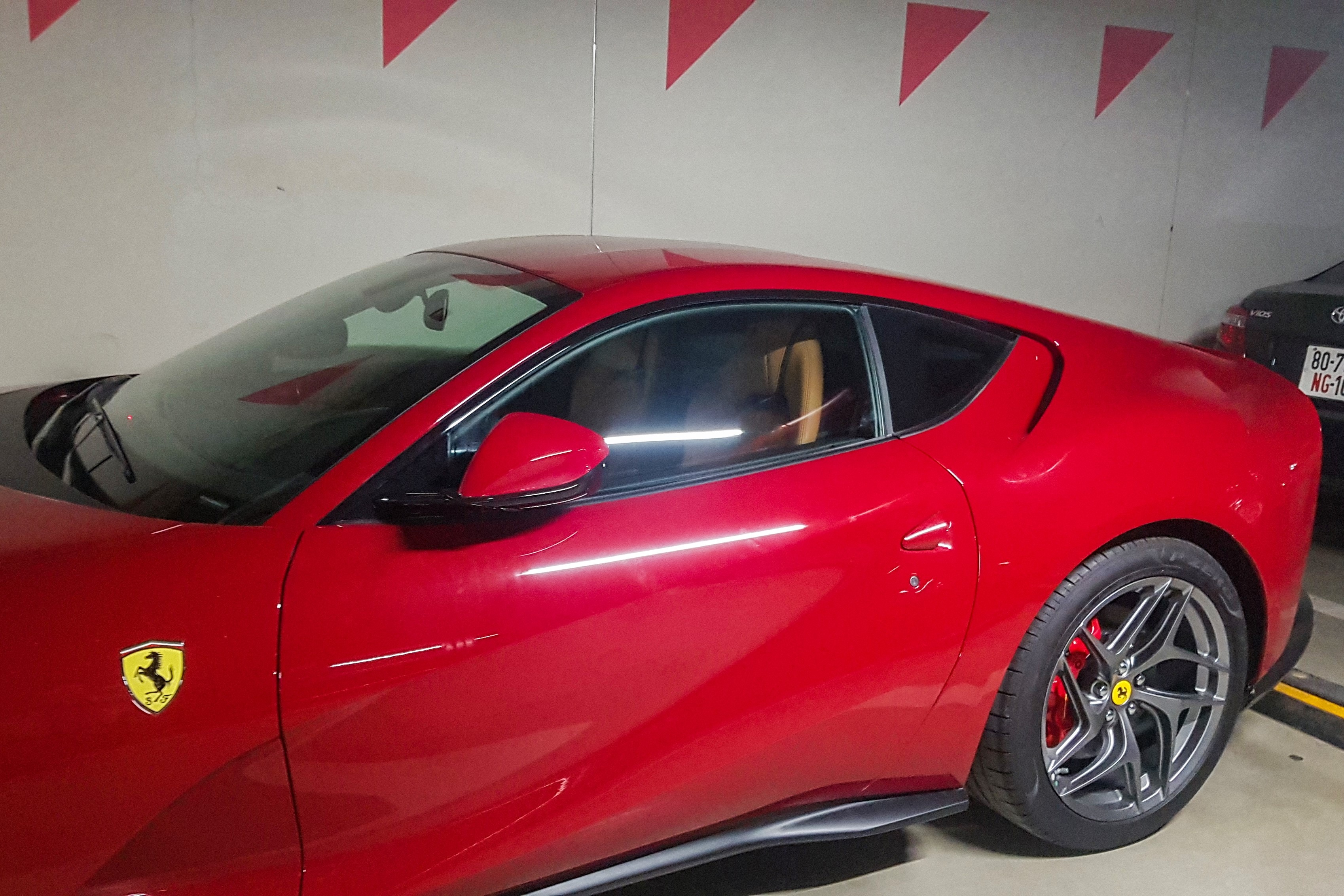 Cận cảnh Ferrari 812 Superfast ảnh 8 Can canh Ferrari 812 Superfast anh 8