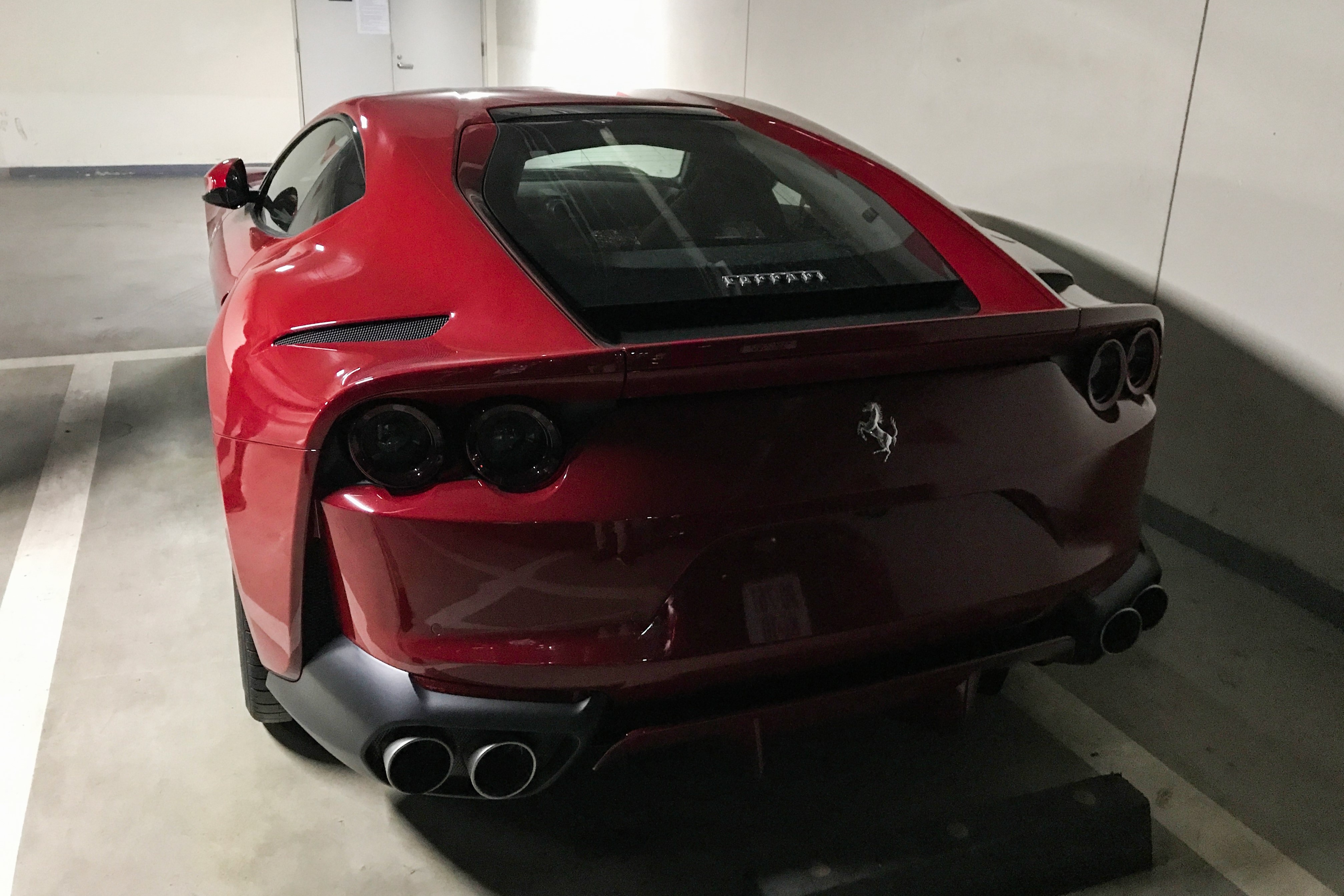 Cận cảnh Ferrari 812 Superfast ảnh 5 Can canh Ferrari 812 Superfast anh 5