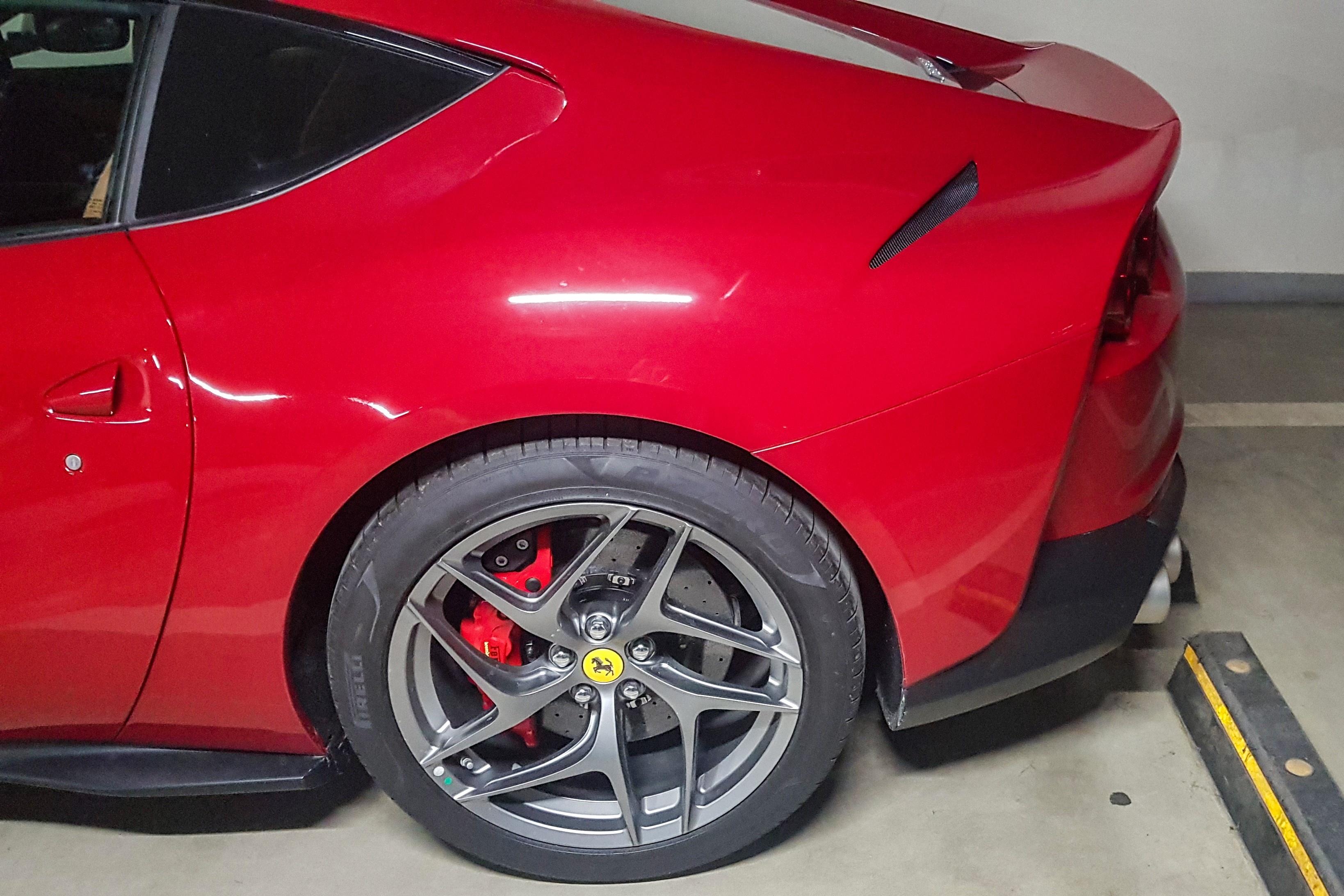 Cận cảnh Ferrari 812 Superfast ảnh 6 Can canh Ferrari 812 Superfast anh 6