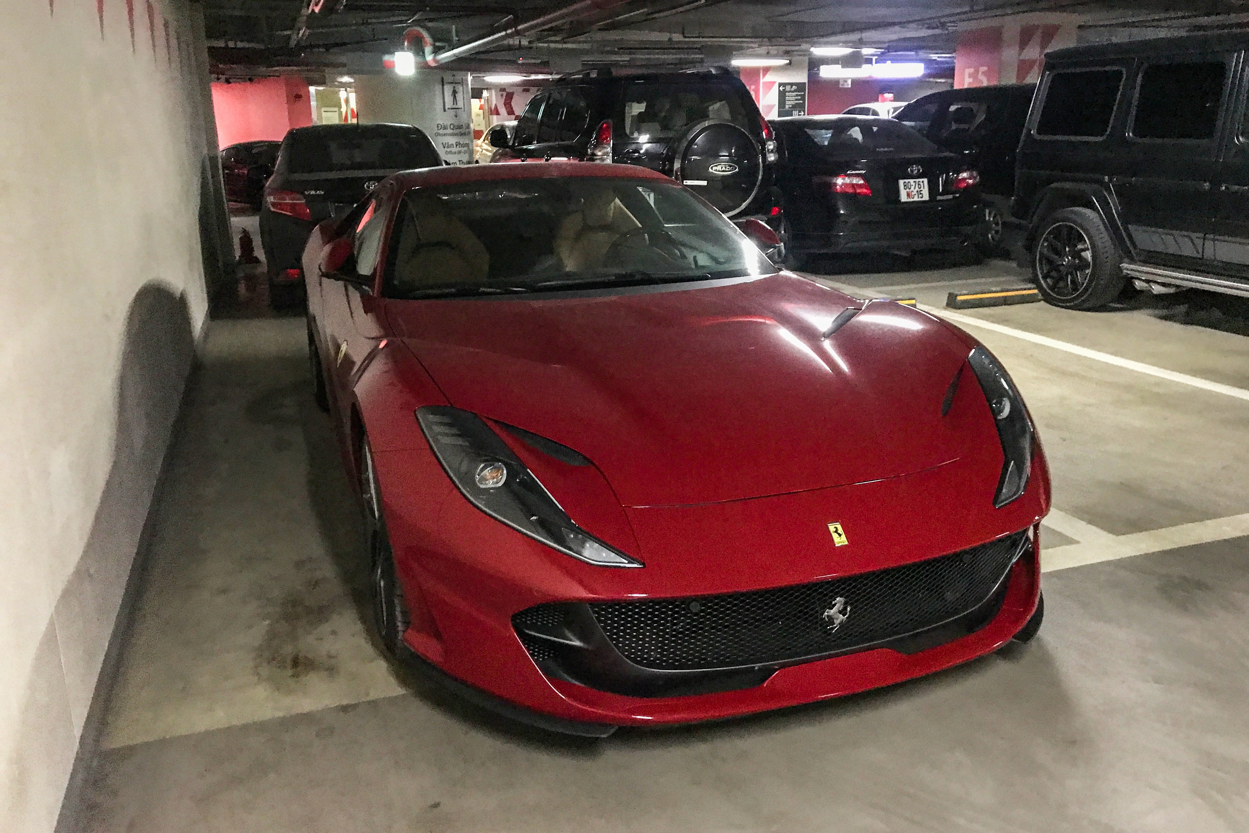 Cận cảnh Ferrari 812 Superfast ảnh 2 Can canh Ferrari 812 Superfast anh 2