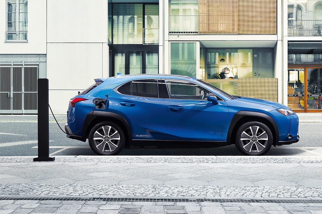 UX 300e - xe dien dau tien cua Lexus ra mat the gioi hinh anh