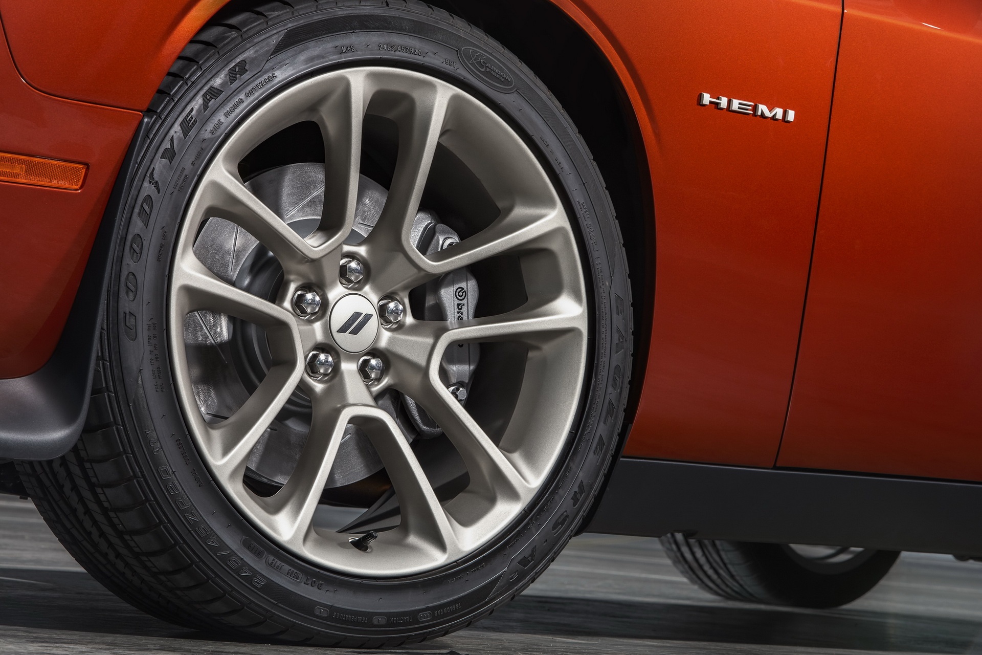 Dodge Challenger phien ban ky niem anh 9