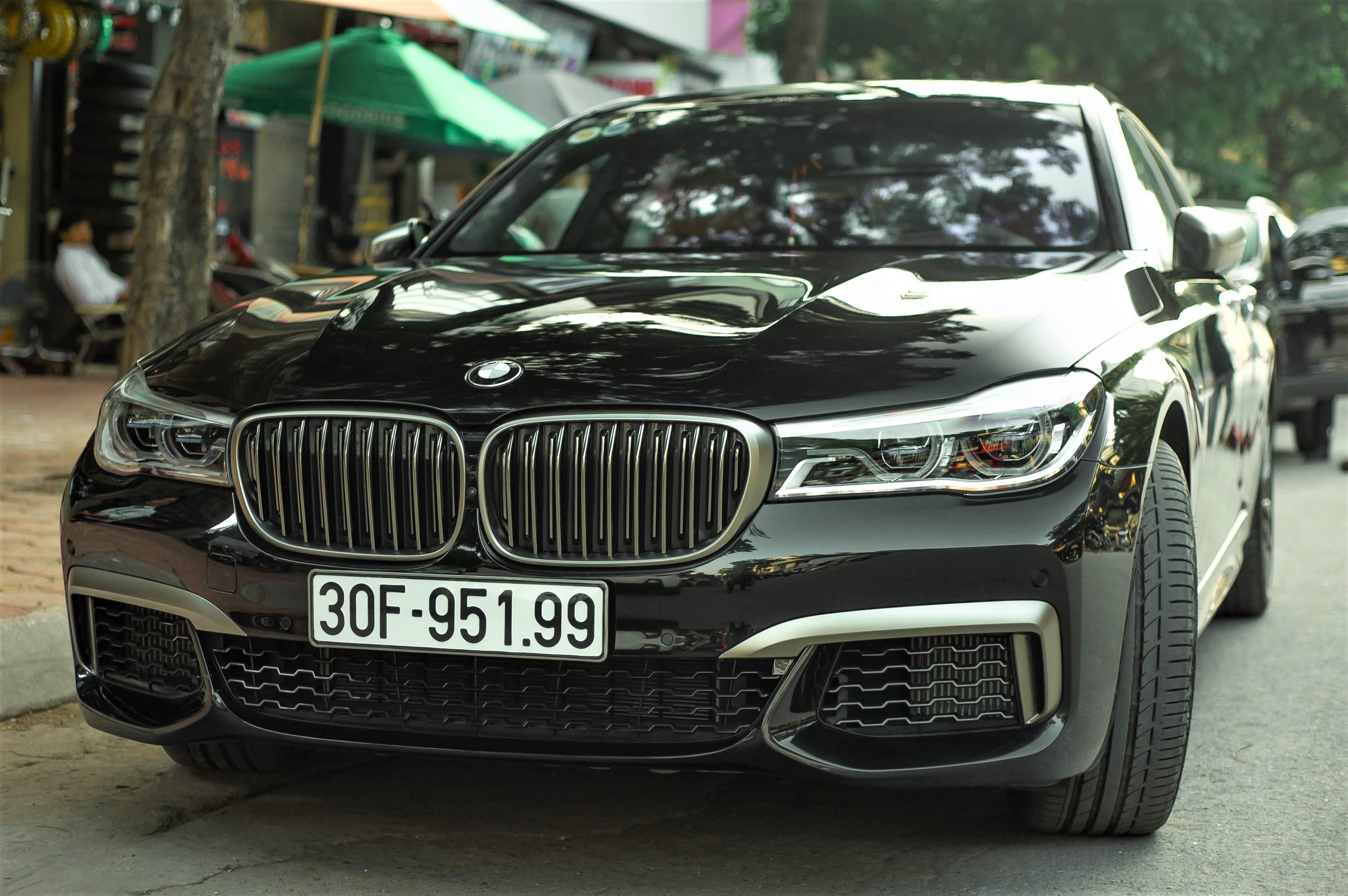 BMW M760Li hang hiem dao pho Ha Noi hinh anh