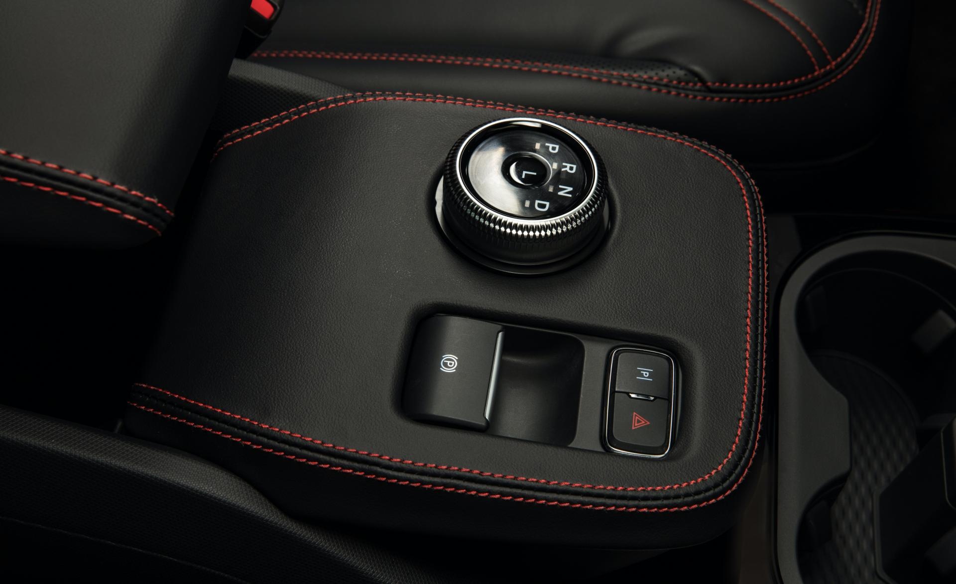 Ford Mustang Mach-E van chay hang anh 10