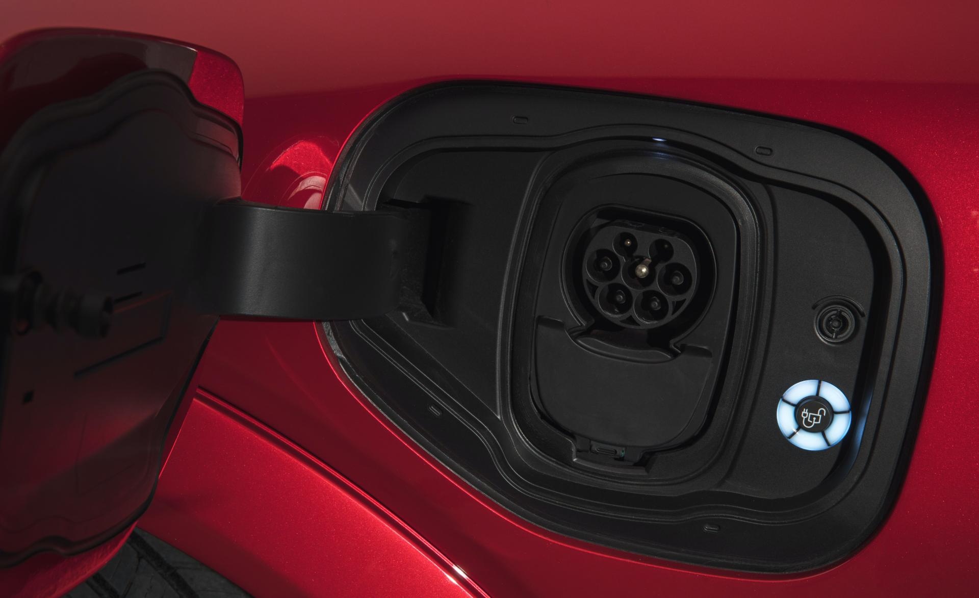 Ford Mustang Mach-E van chay hang anh 6