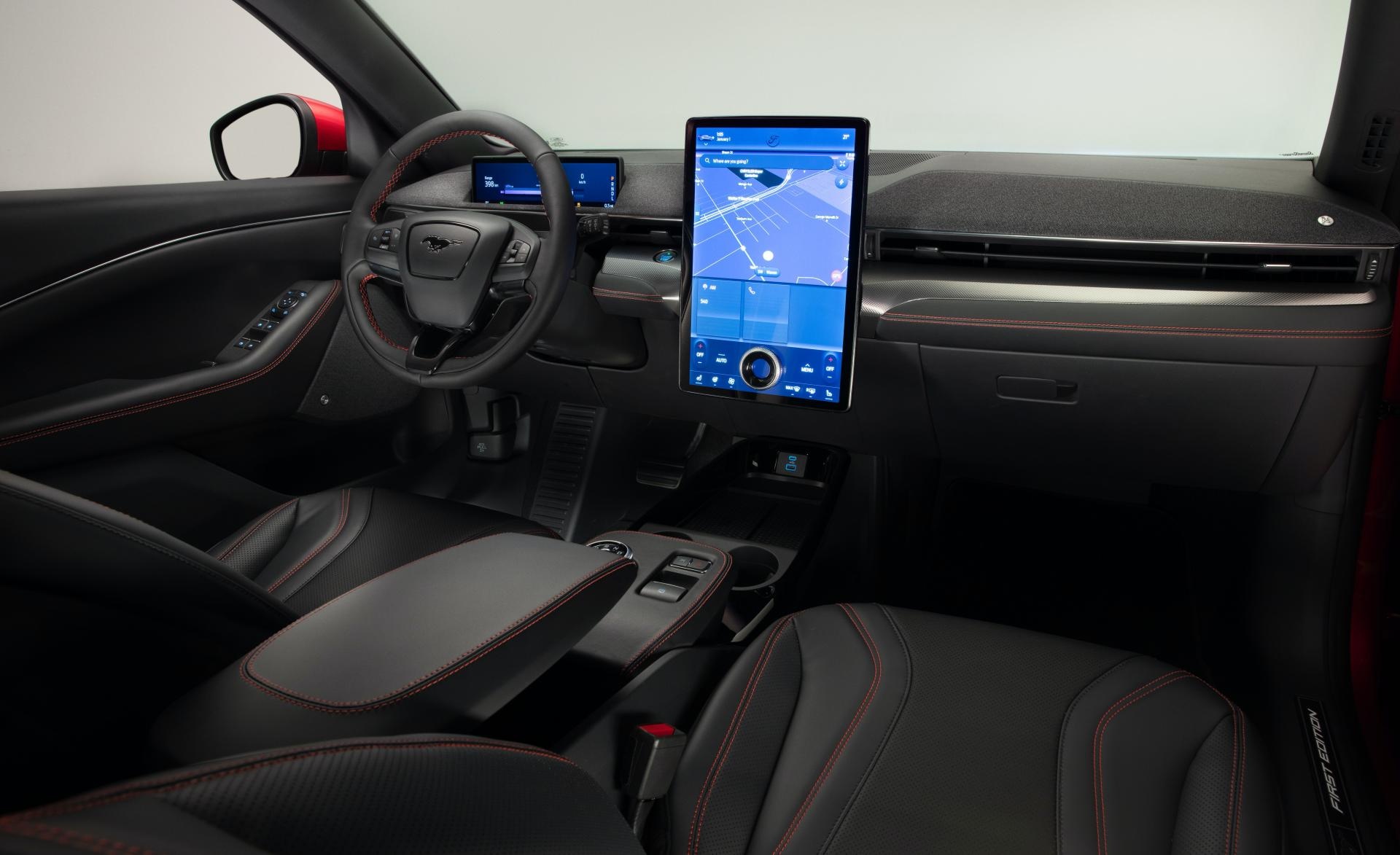 Ford Mustang Mach-E van chay hang anh 9