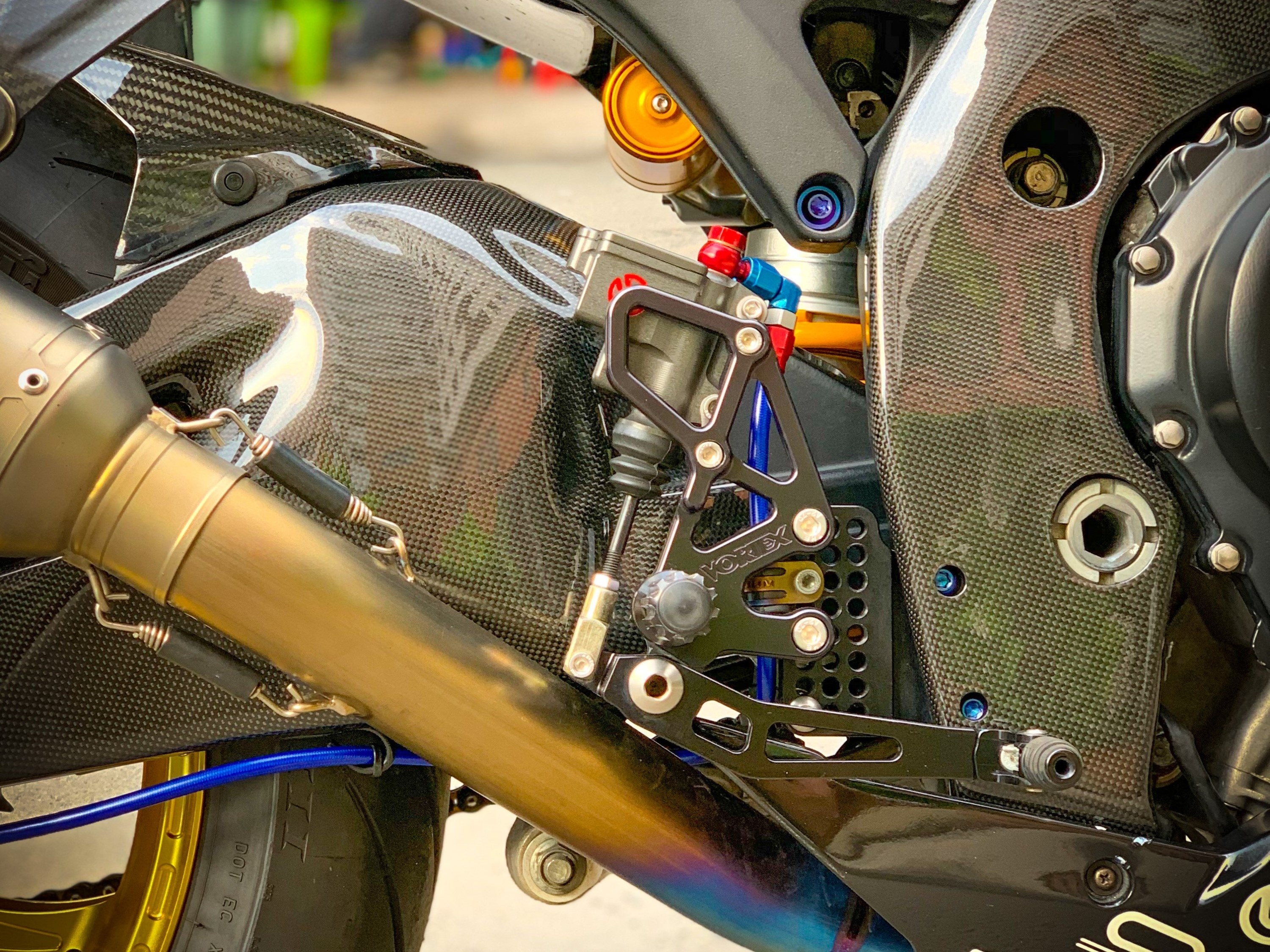 Suzuki GSX-R750 do nua ty dong anh 3