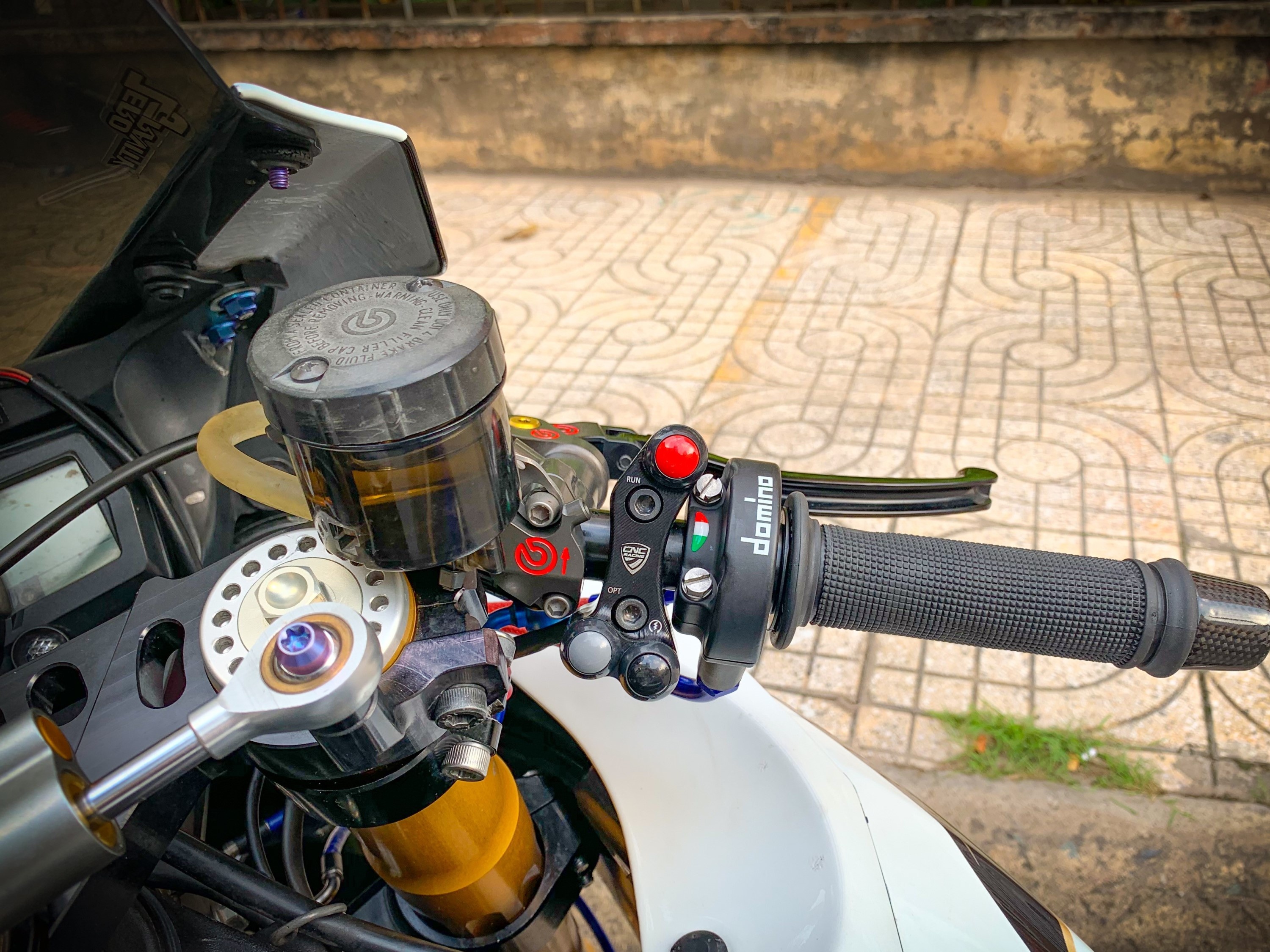 Suzuki GSX-R750 do nua ty dong anh 7