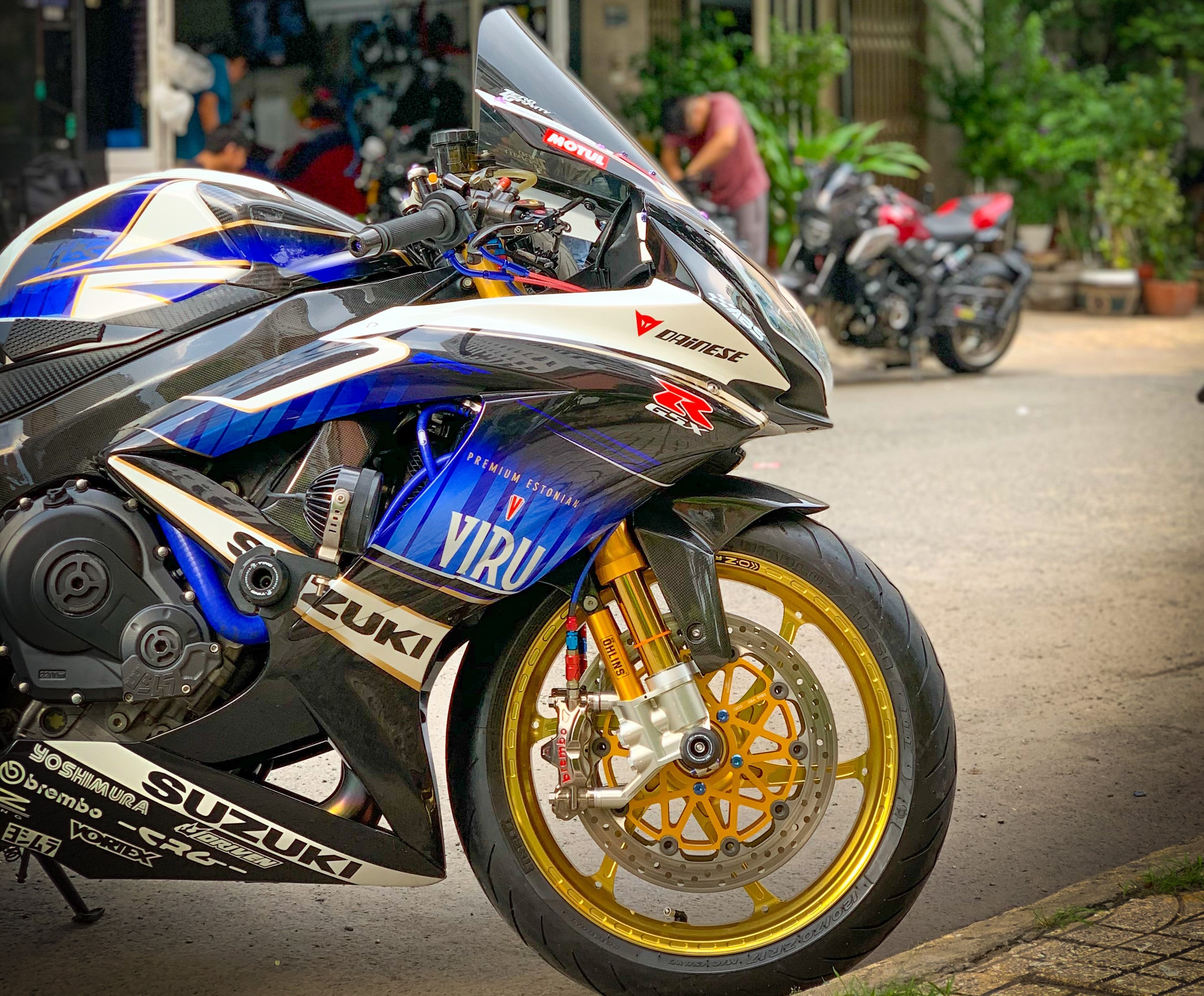 Suzuki GSX-R750 do nua ty dong anh 2