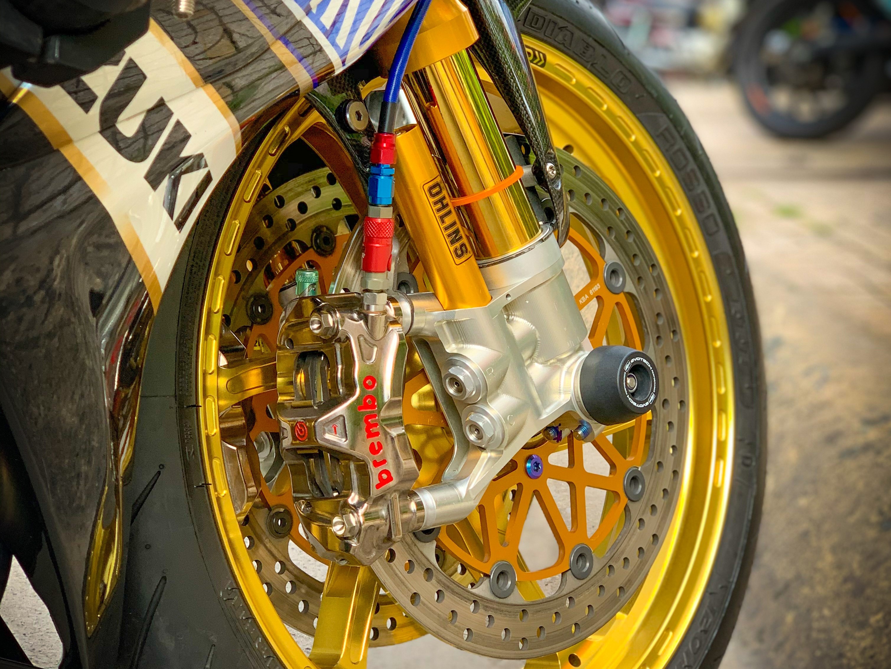 Suzuki GSX-R750 do nua ty dong anh 4