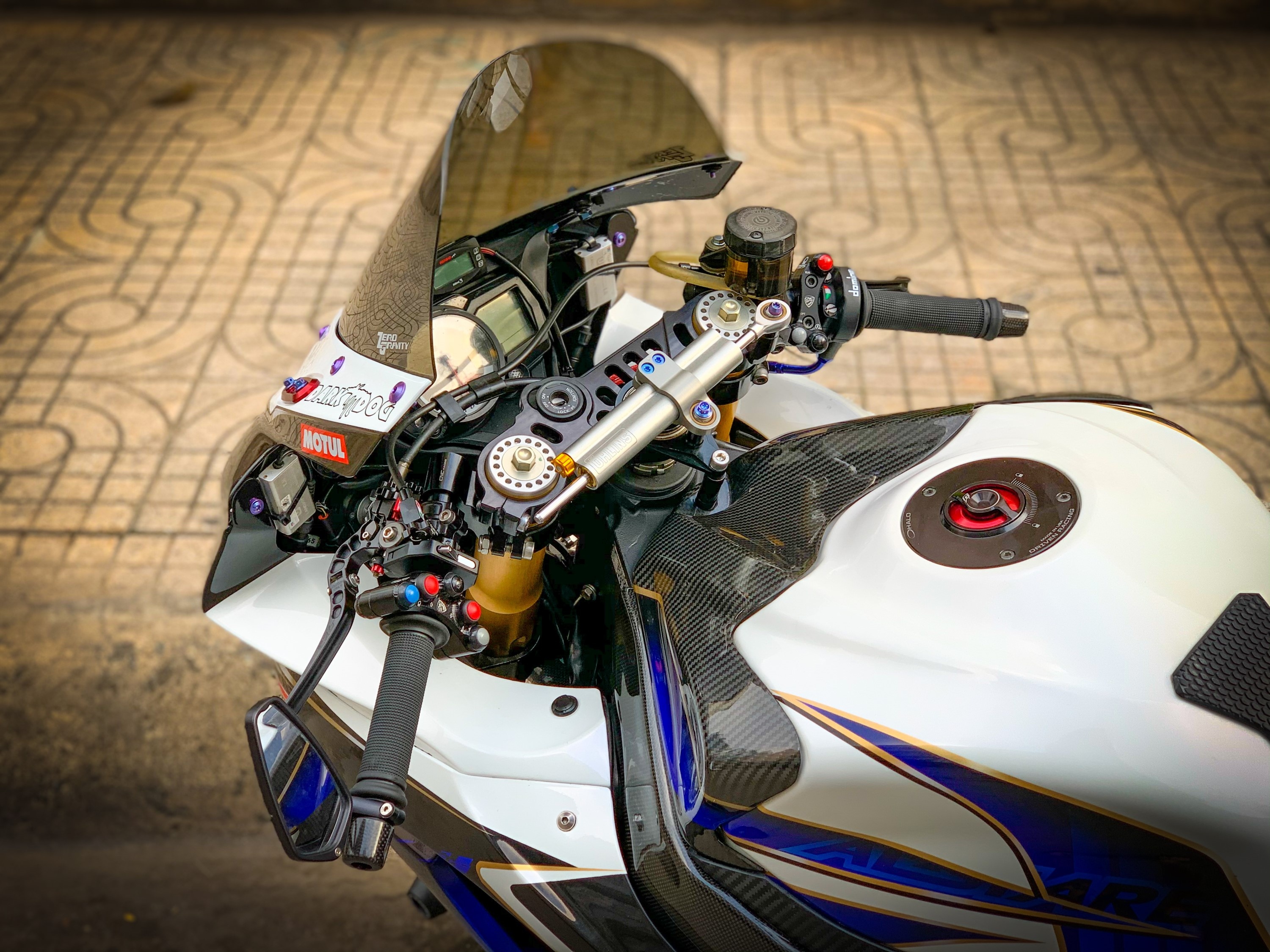 Suzuki GSX-R750 do nua ty dong anh 11