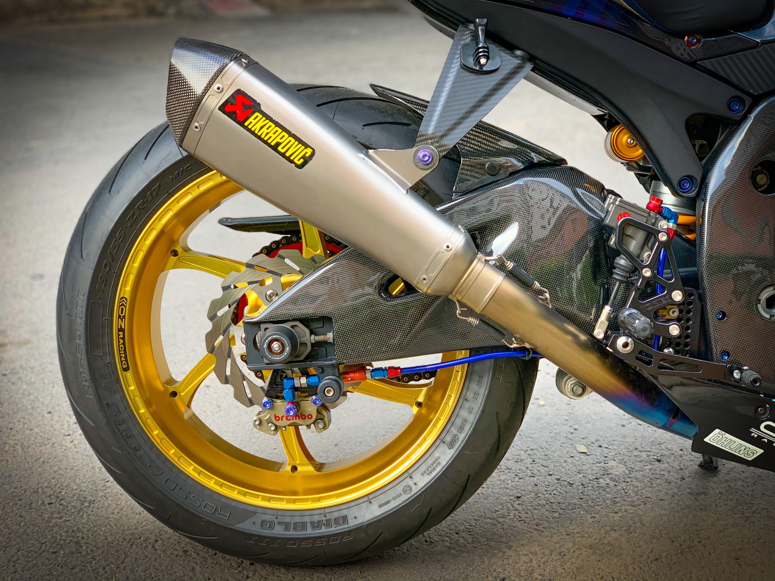 Suzuki GSX-R750 do nua ty dong anh 10