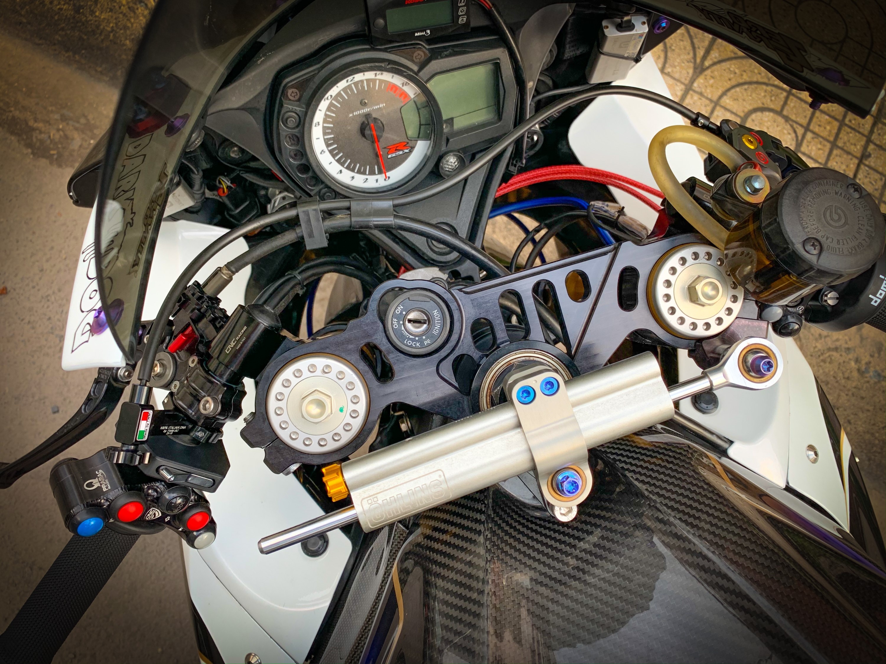 Suzuki GSX-R750 do nua ty dong anh 6