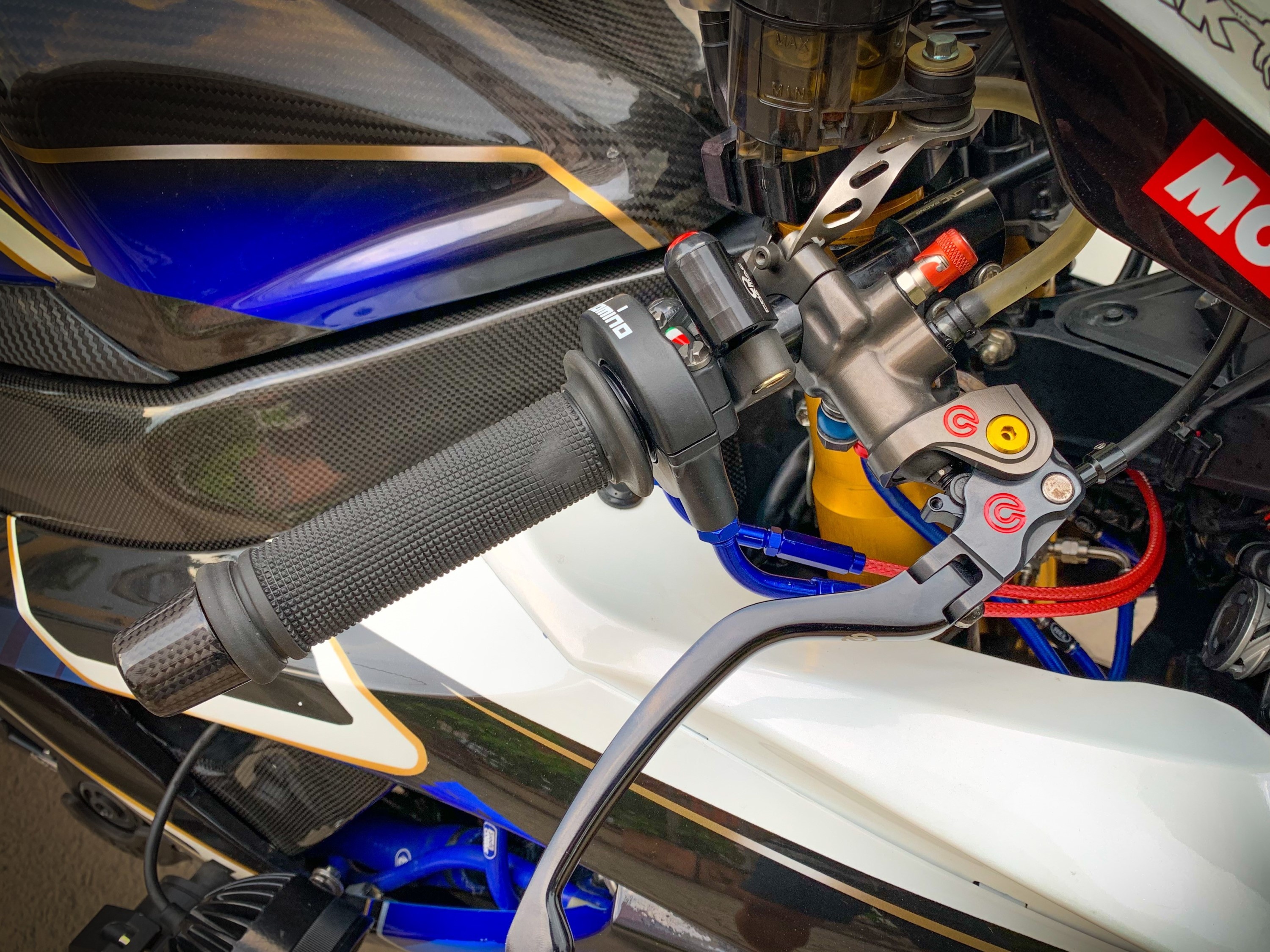 Suzuki GSX-R750 do nua ty dong anh 8