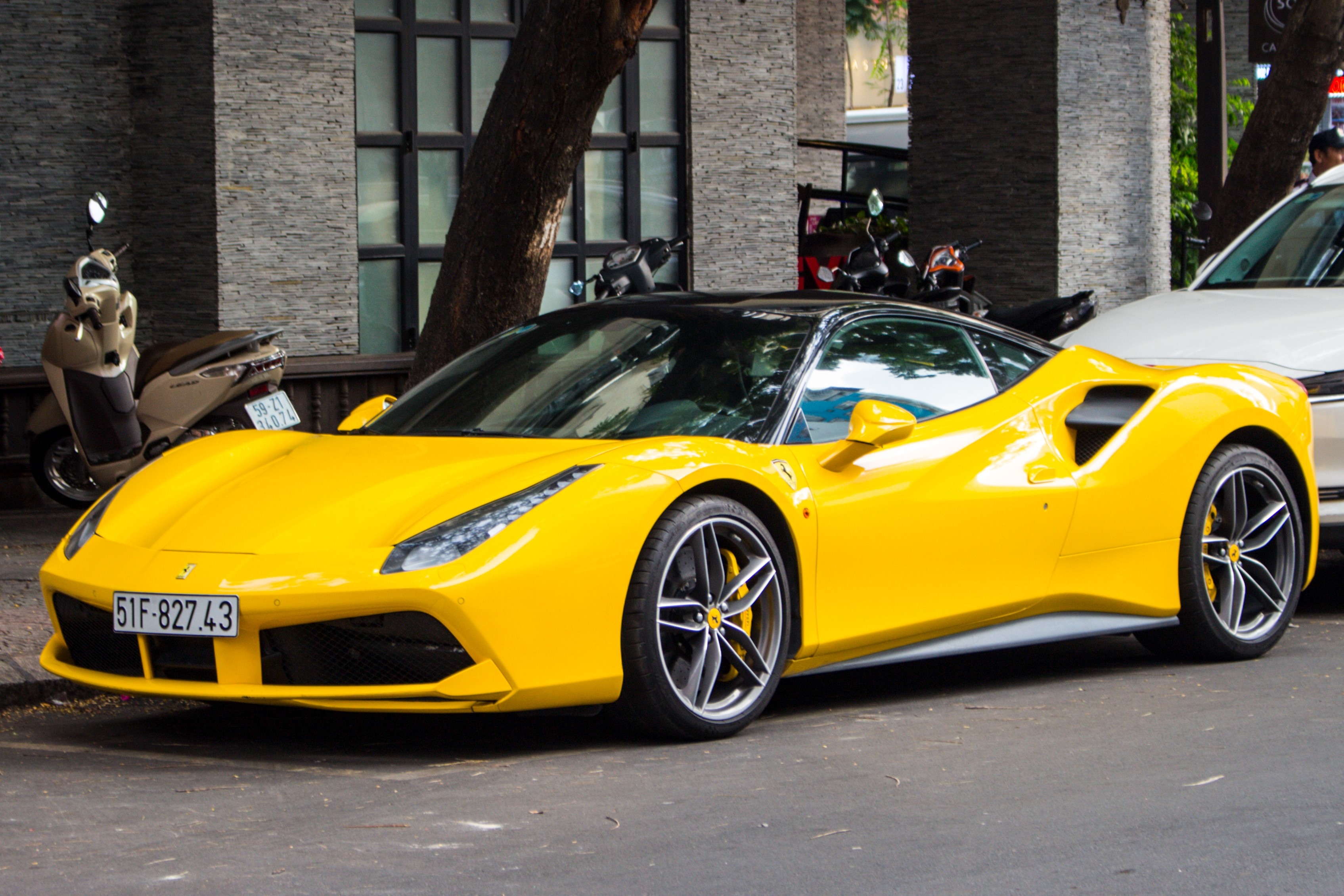 Chiec Ferrari 488 GTB kho gap anh 1