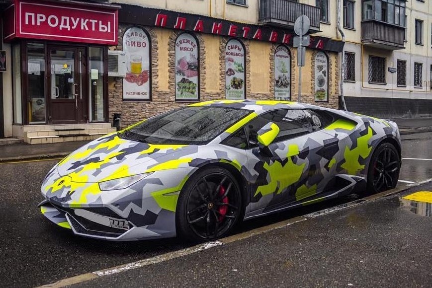 Hacker dang bi FBI truy na so huu hang ta sieu xe tai Nga hinh anh