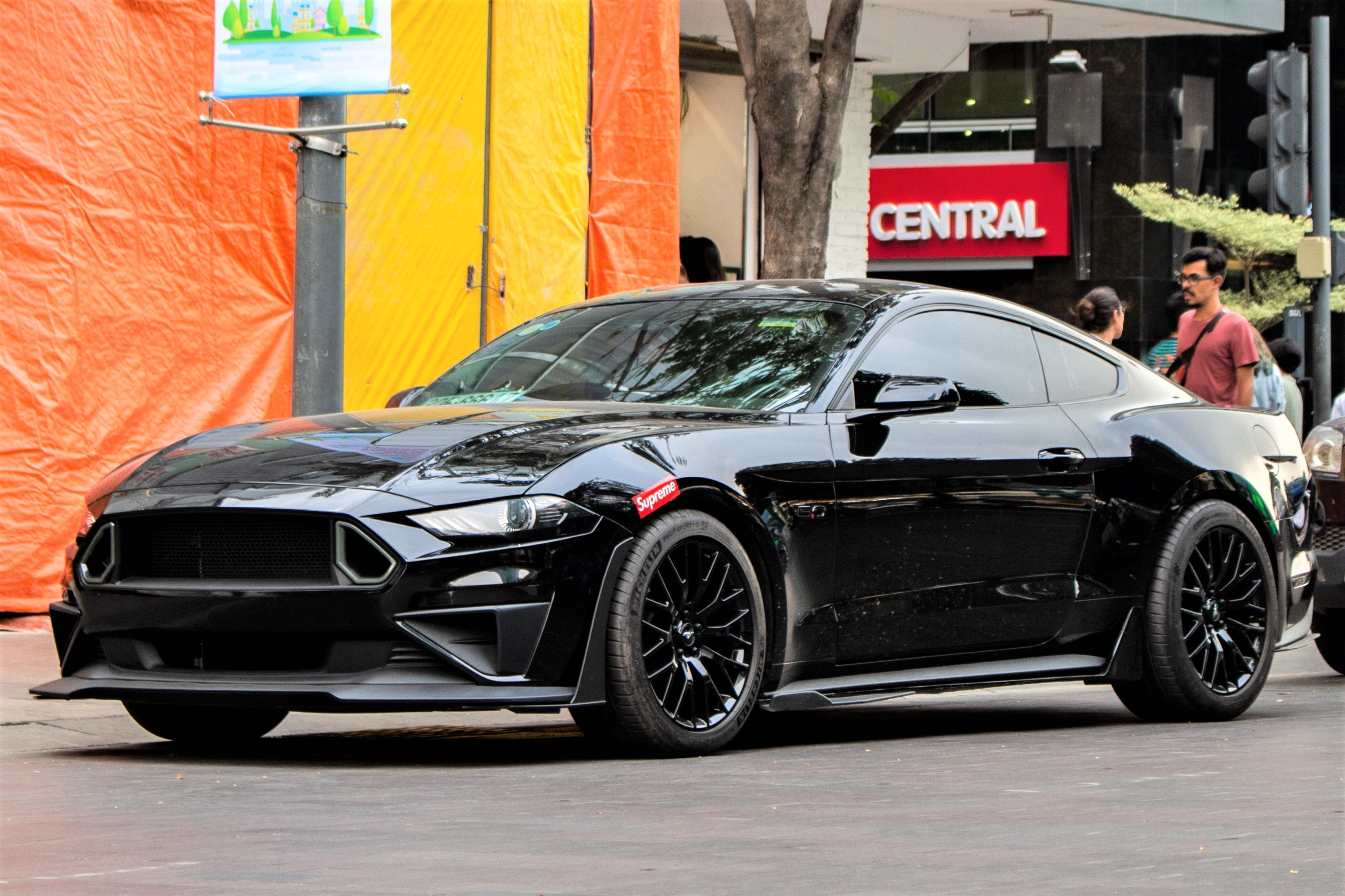 Ford Mustang GT 5.0 2019 dau tien tai Viet Nam mang dien mao moi hinh anh