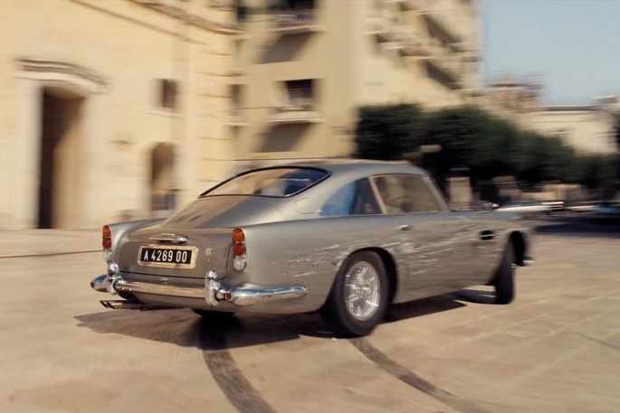 Hang loat mau xe xuat hien trong James Bond anh 2