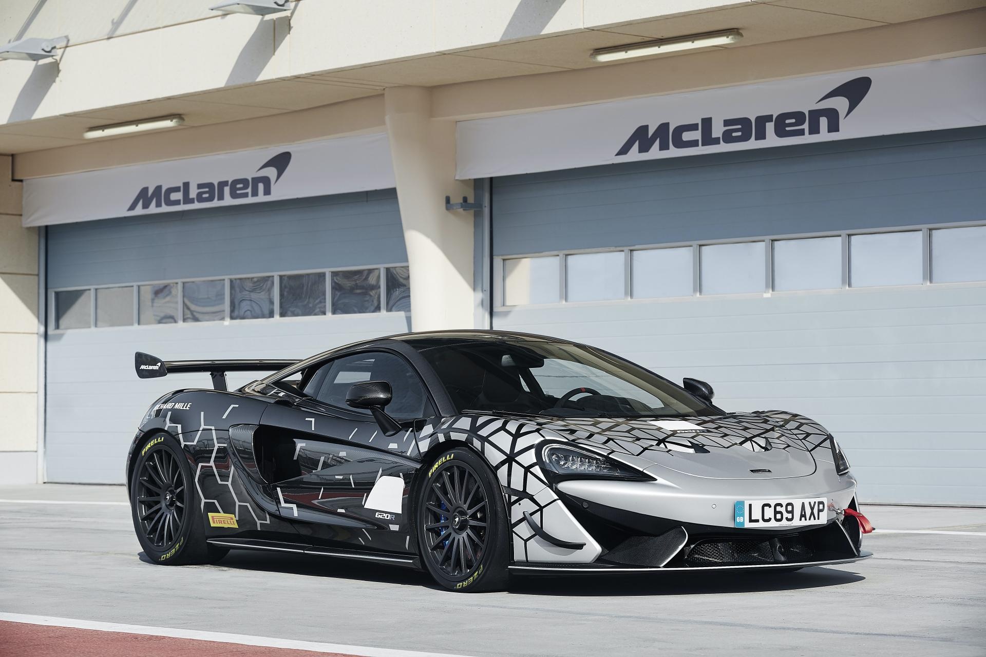 McLaren 620R ra mat anh 1