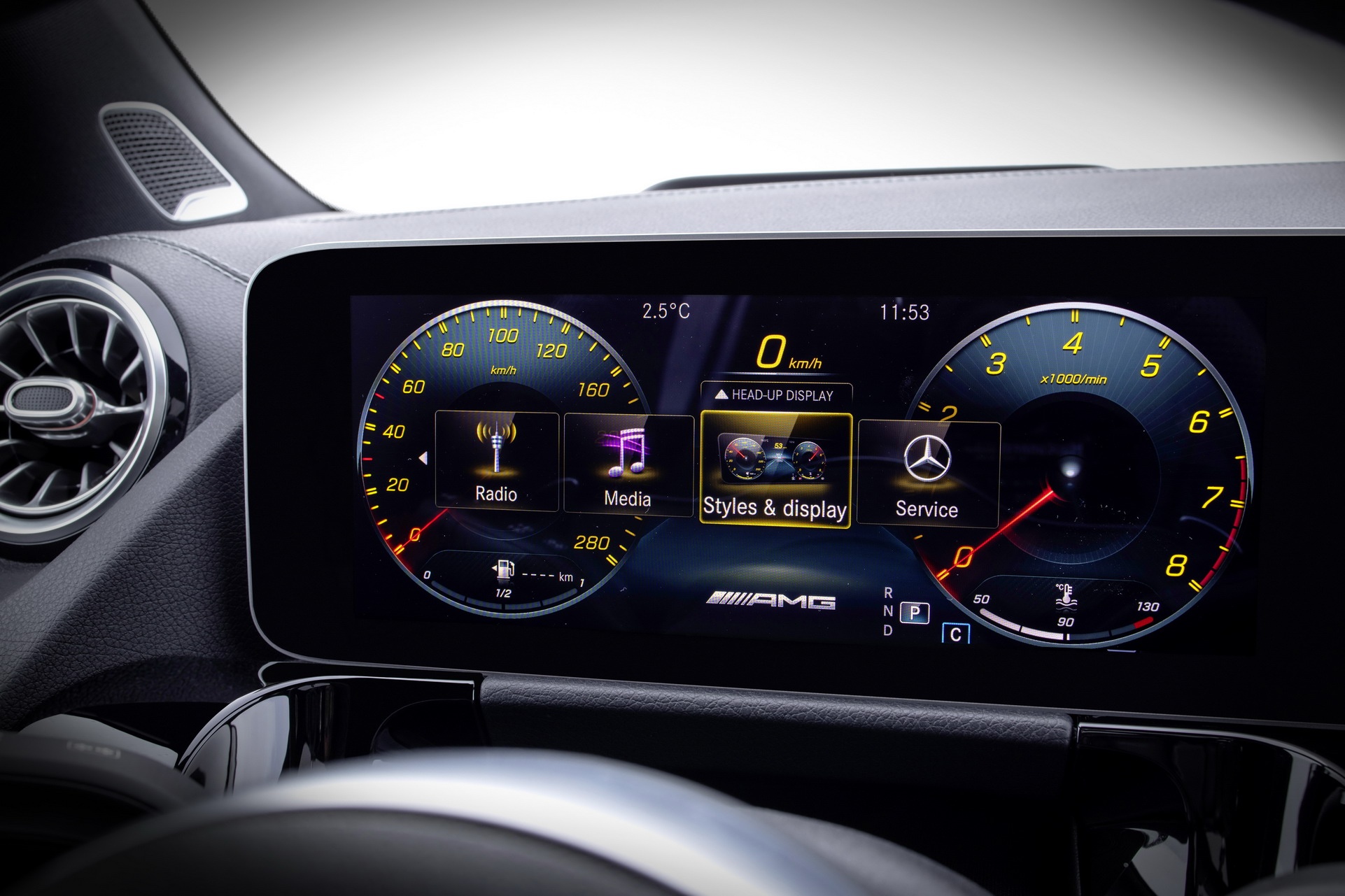 Mercedes-Benz ra mat GLA the he moi anh 8