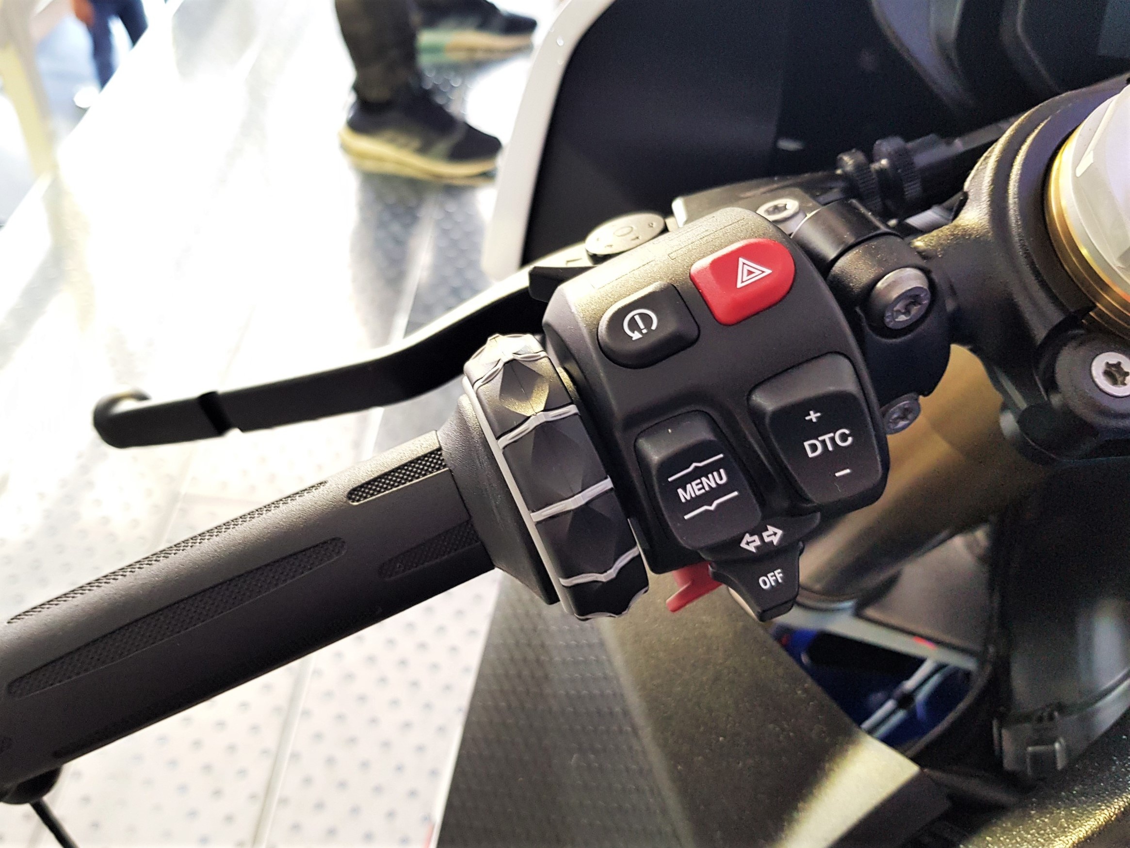 BMW S 1000 RR 2019 chot gia gan 1 ty dong anh 9