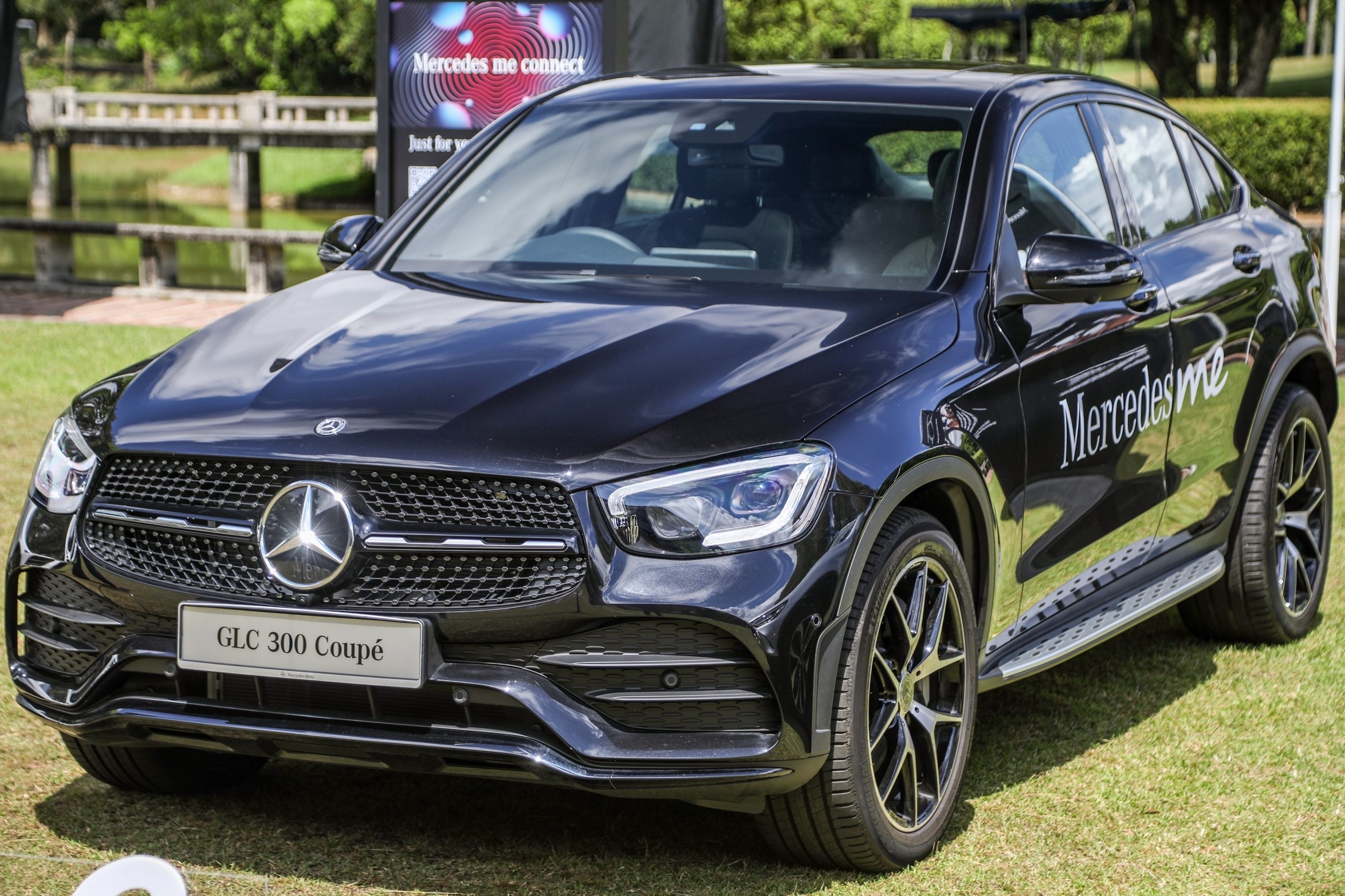 Mercedes-Benz GLC 300 Coupe facelift ra mat tai Malaysia hinh anh
