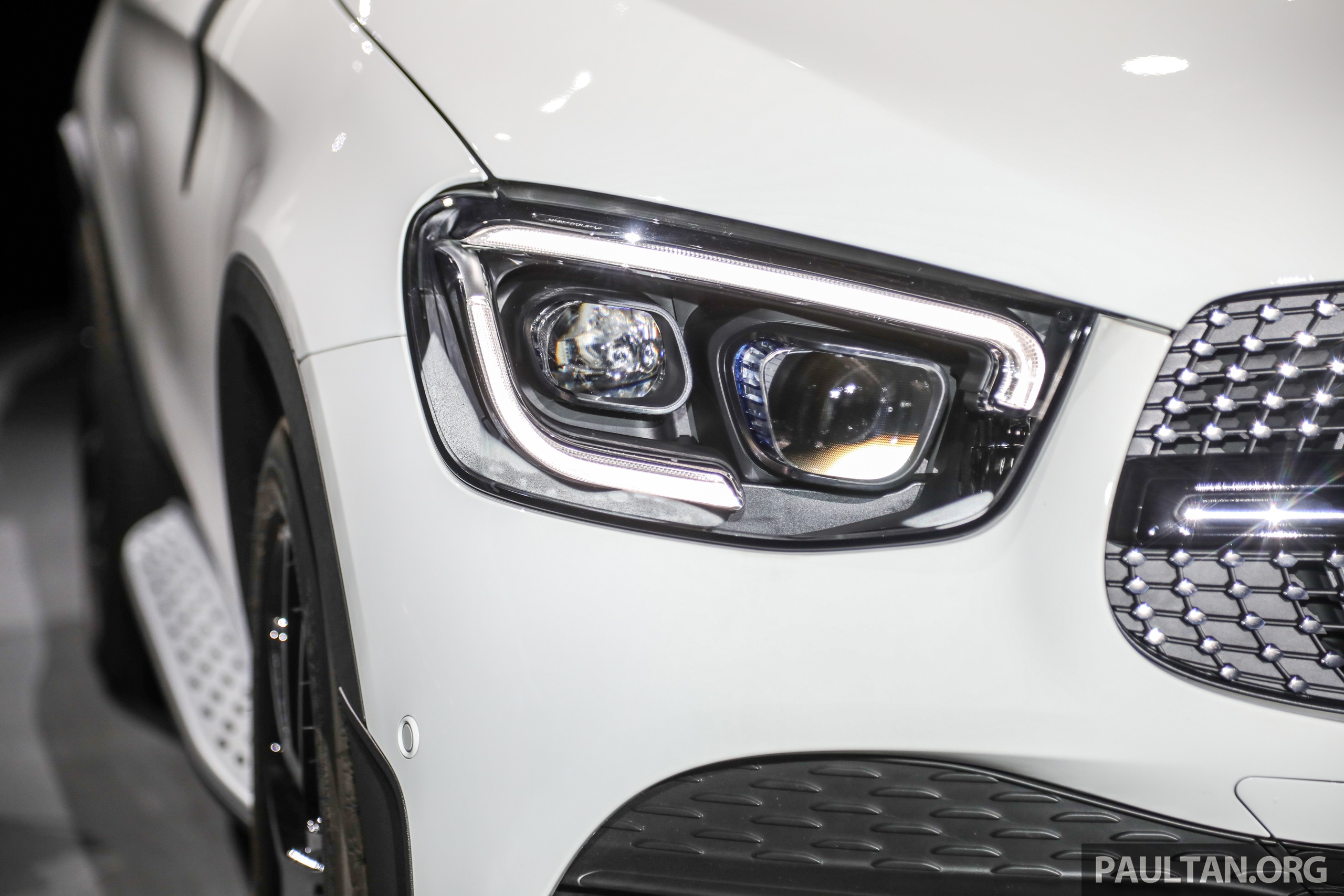 Mercedes-Benz GLC 300 Coupe ra mat anh 2