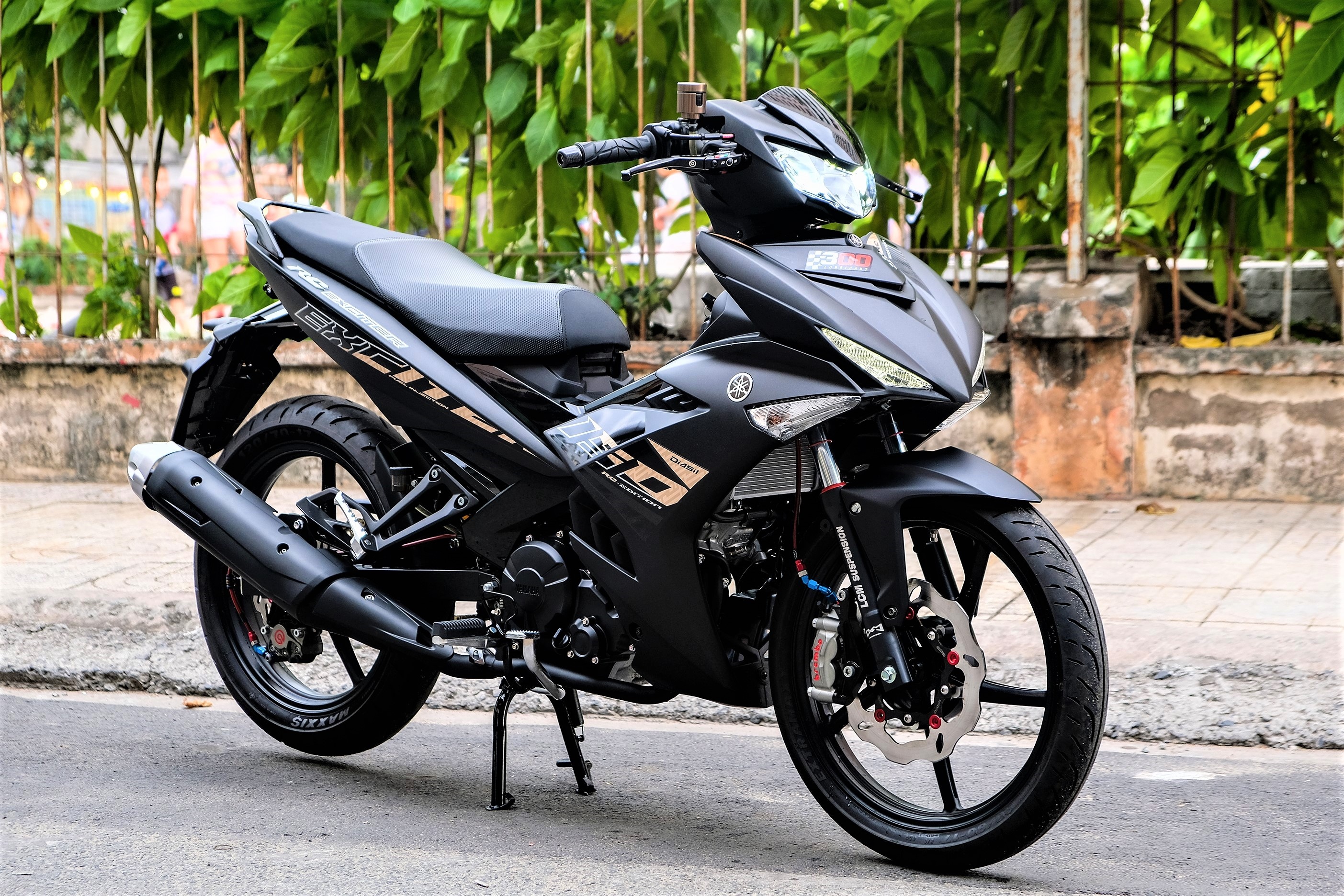 Yamaha Exciter thay doi nhe nhang voi dan phu kien tram trieu hinh anh