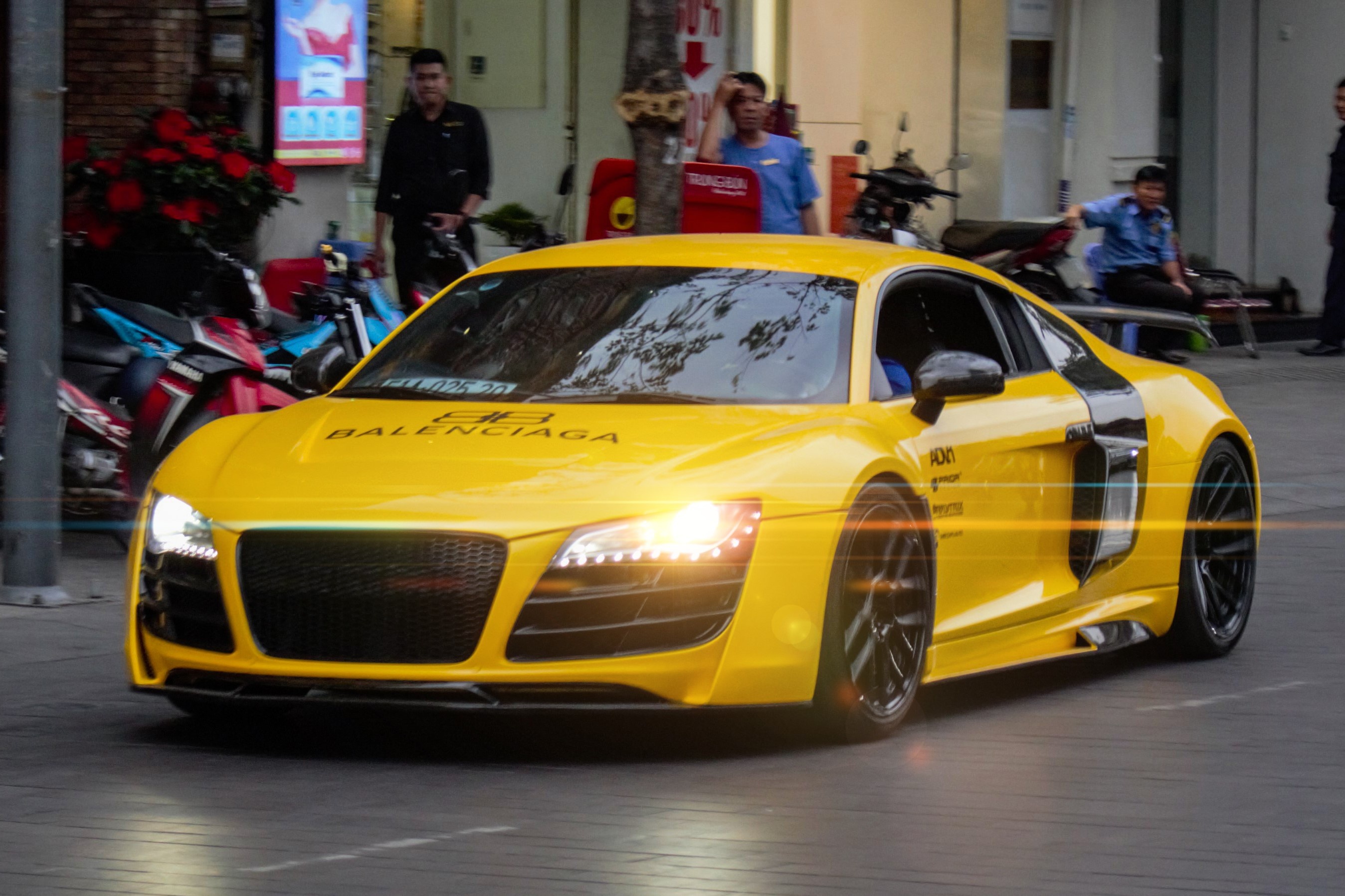 Audi R8 the he dau tien lot xac voi goi do tien ty tai TP.HCM hinh anh