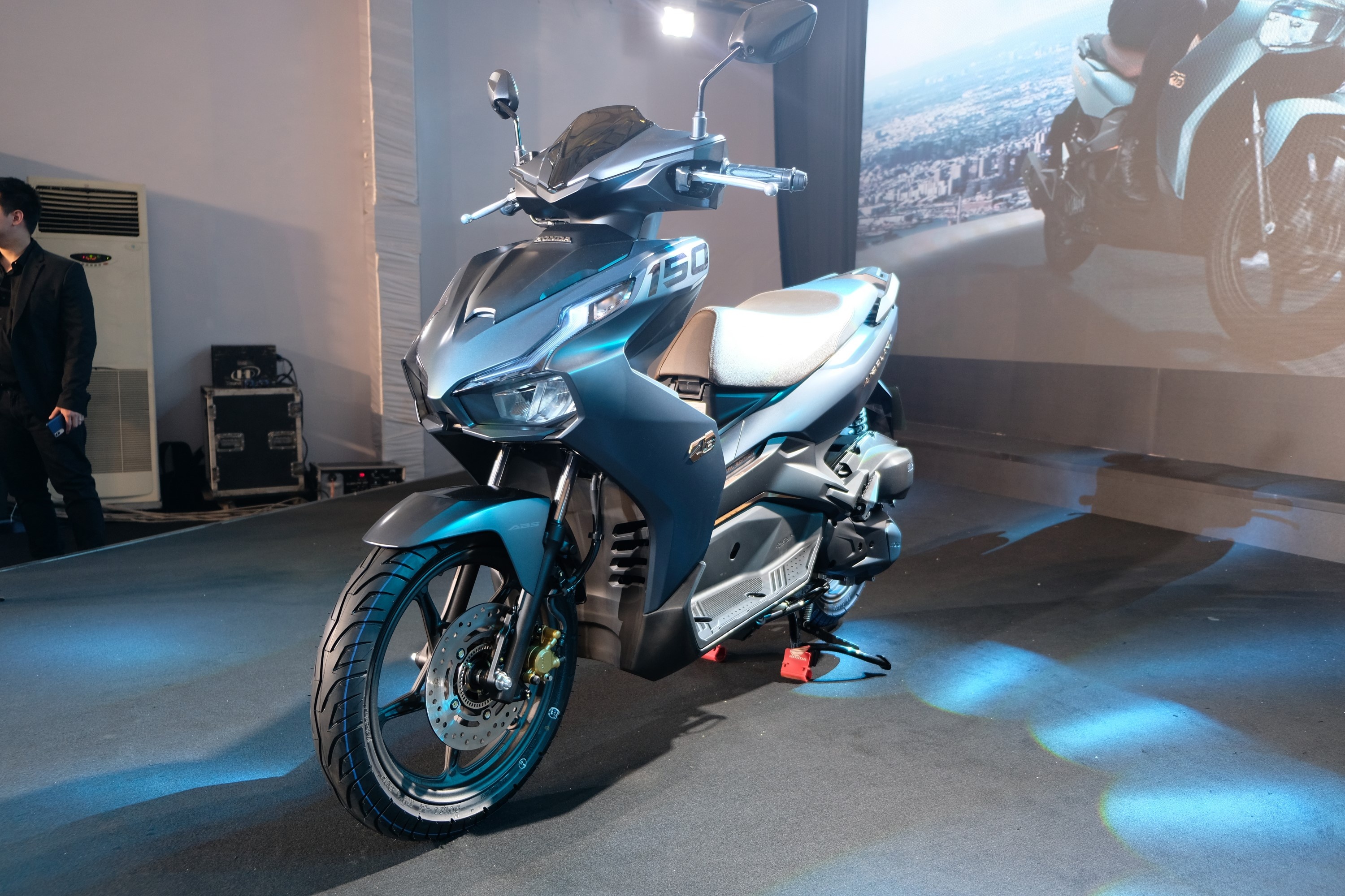 So sanh Honda Air Blade 150 va Yamaha NVX 155 anh 15