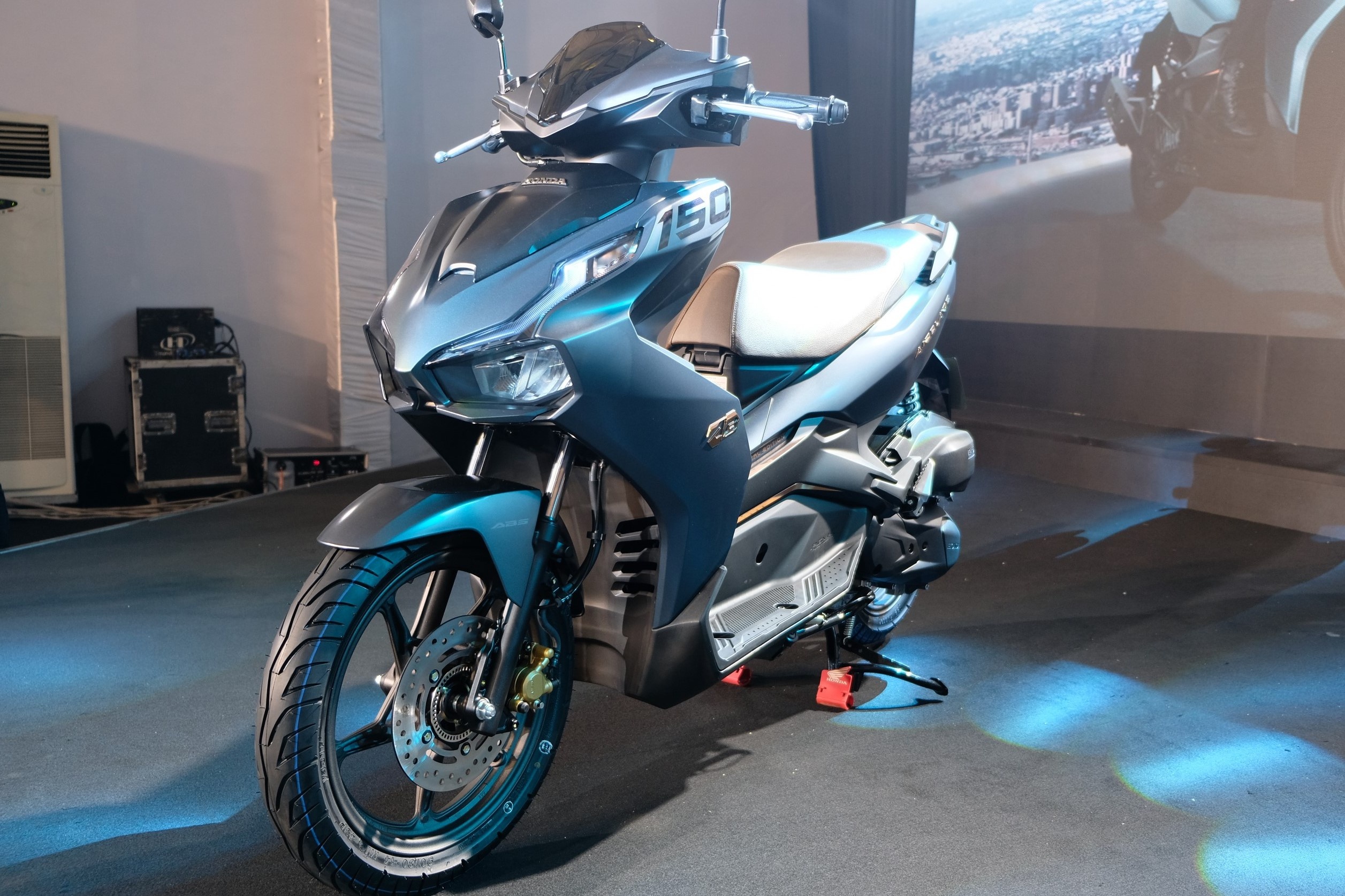 Voi muc gia cua Air Blade 150, ban co lua chon nao khac? hinh anh