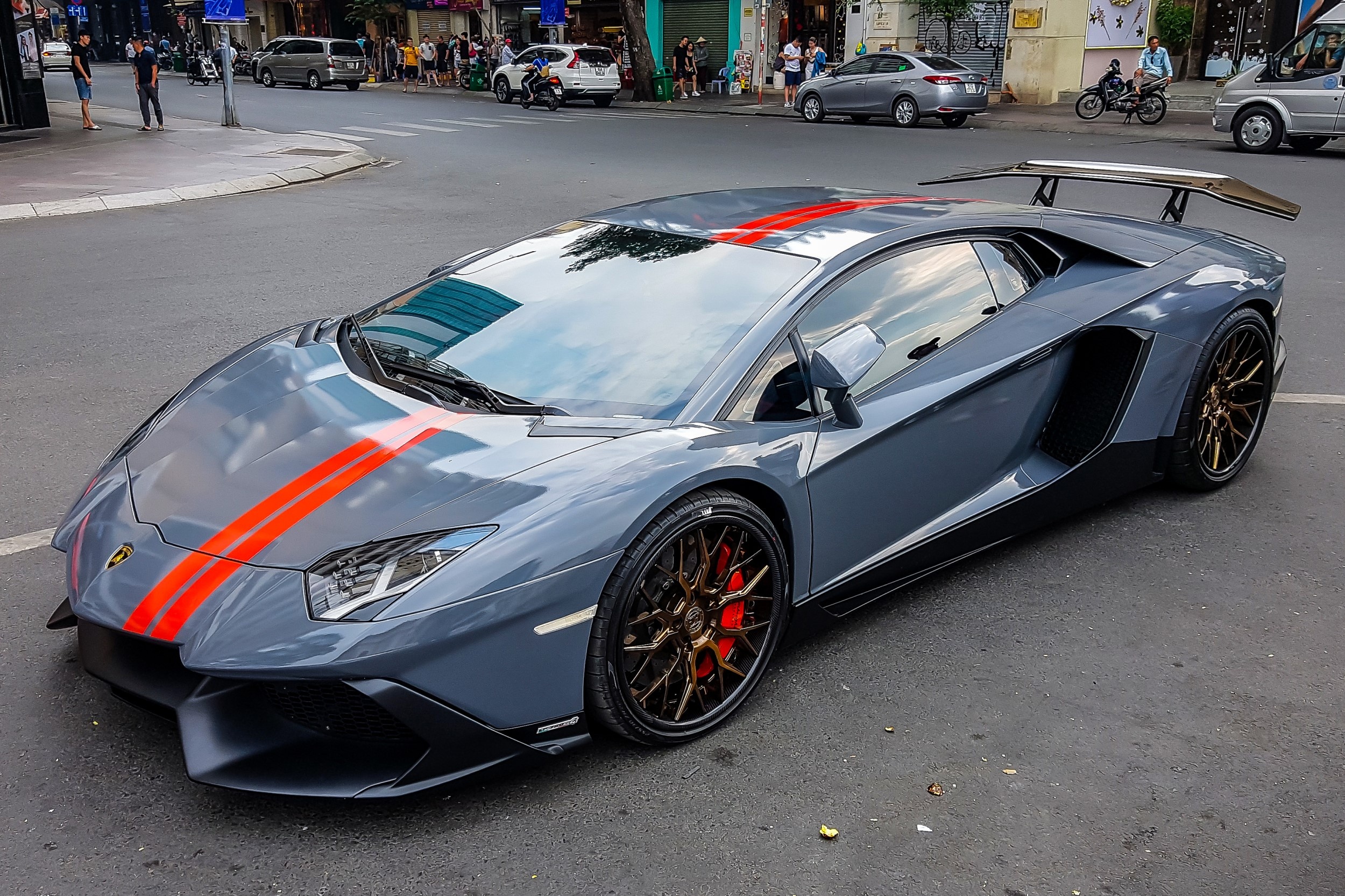 Lamborghini Aventador ban ky niem anh 1