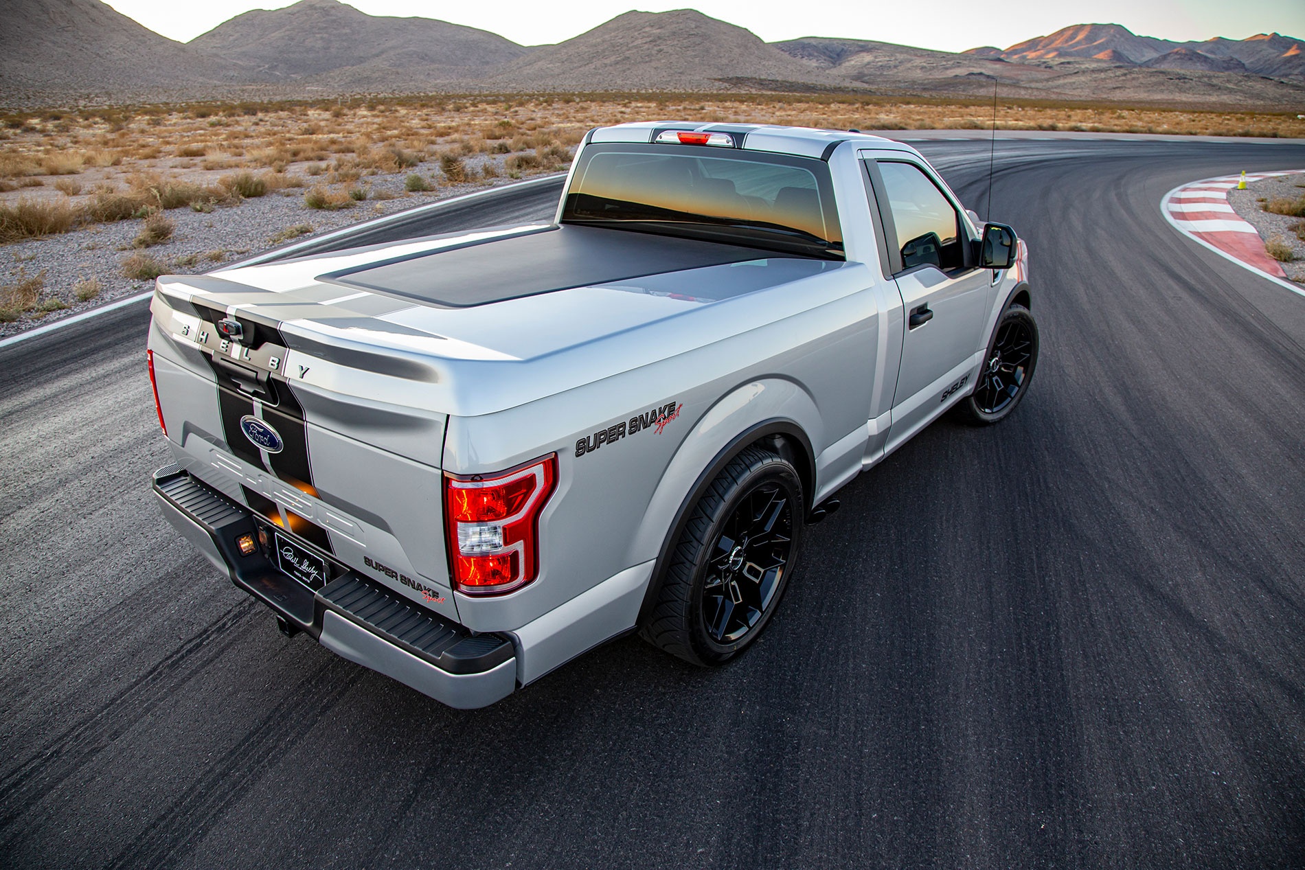 Ford F-150 Super Snake Sport manh 781 ma luc anh 3